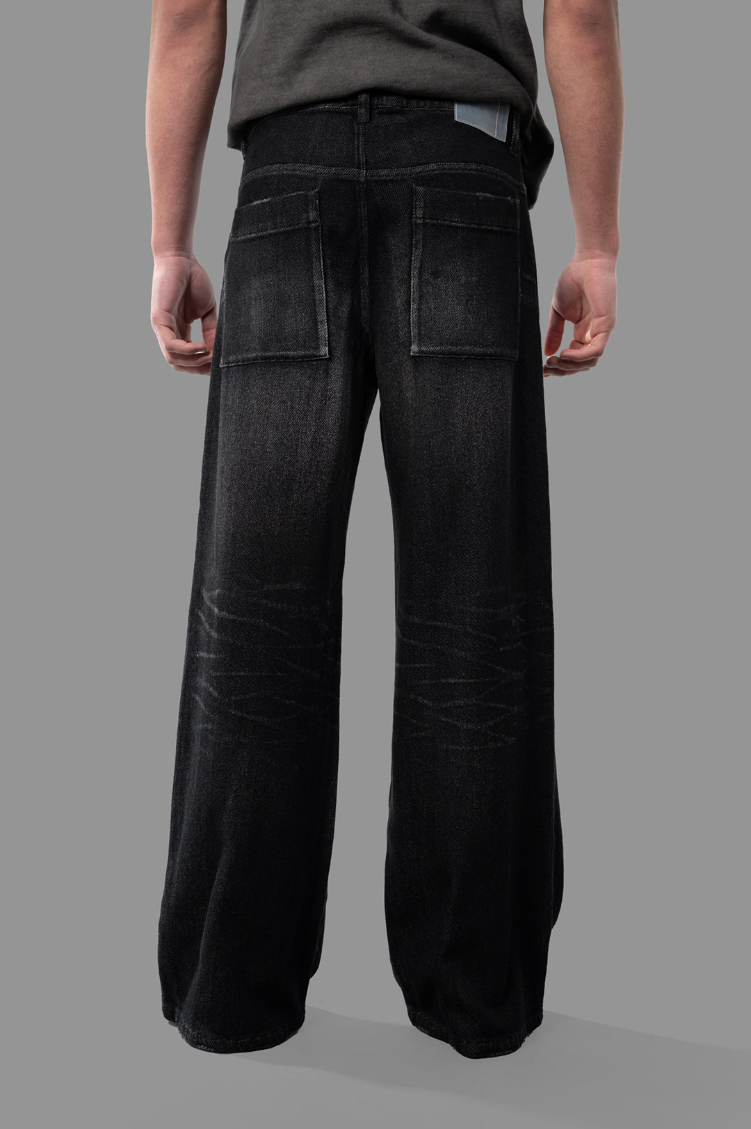 Vein Wide-leg Jeans in black, showcasing back view with loose fit, mid-waist style, and functional pockets.
