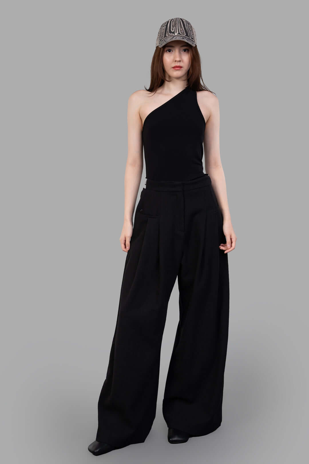 Giovanni Cavagna Wide-leg Trousers, front view on model, featuring black linen fabric, paired with a stylish black top.