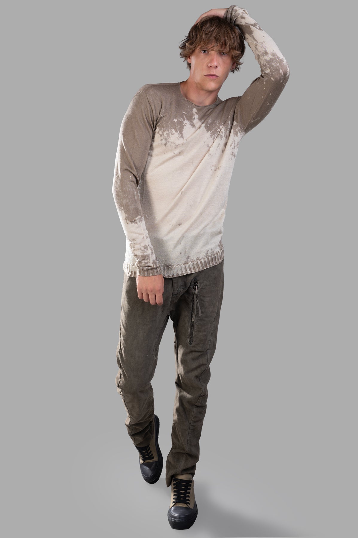 MD 75 Gradient Jumper in earthy tones, front view, men's edgy beige sweater, 100% wool, worn by model