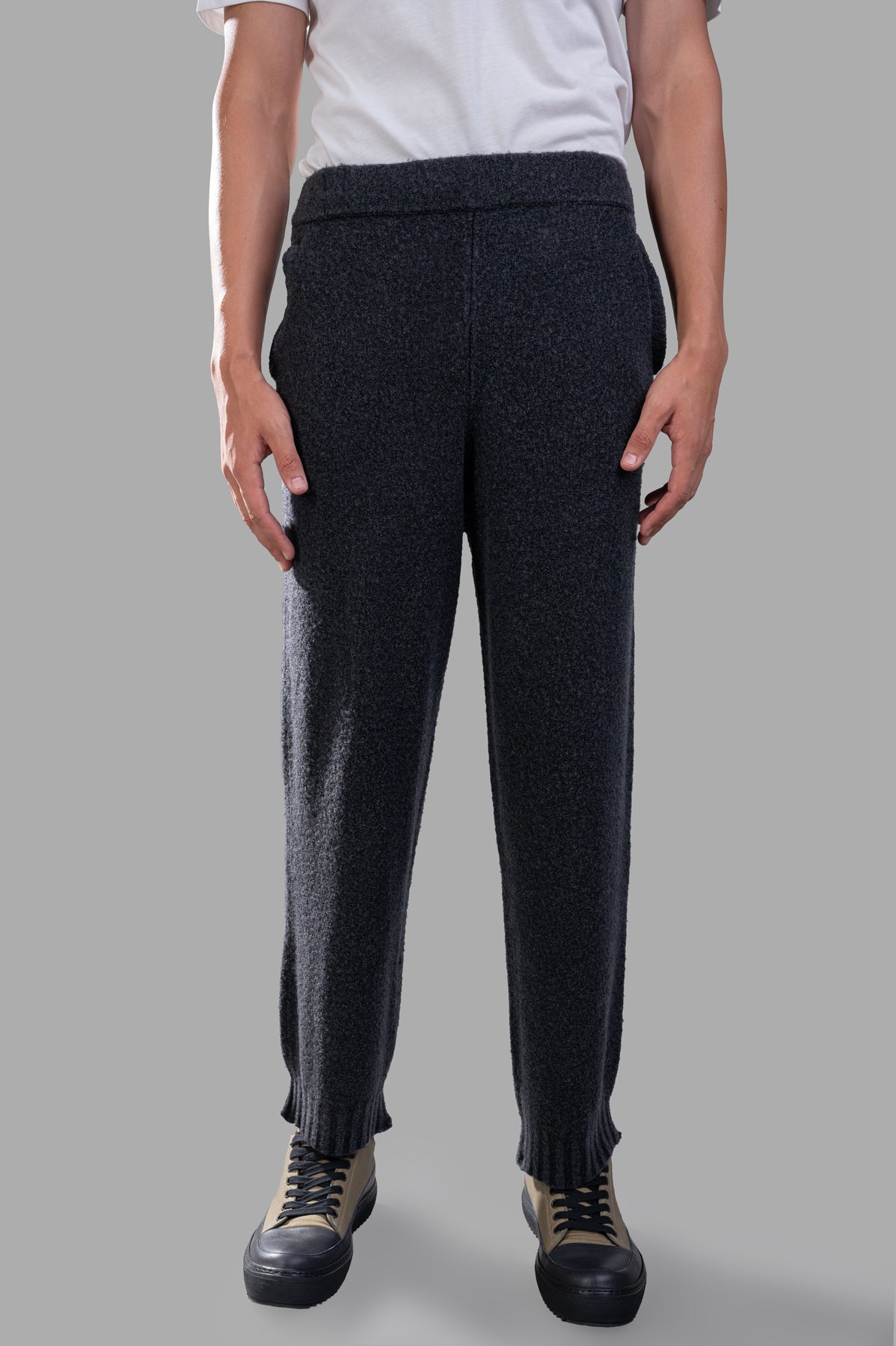 Avant Toi Cashmere Track Pants in grey, showcasing the soft texture and relaxed fit, perfect for luxurious lounging.