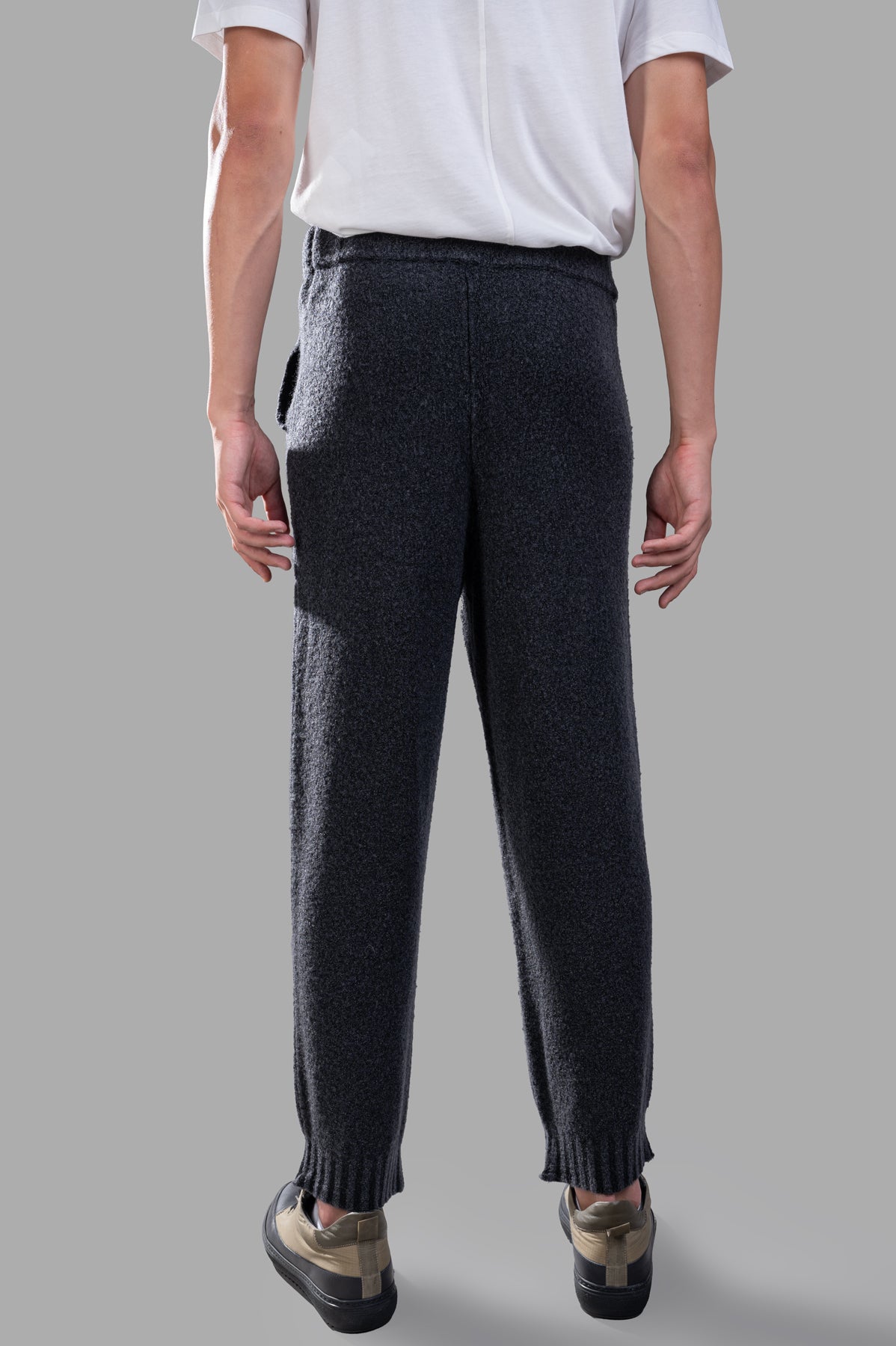 Avant Toi Cashmere Track Pants in grey, showcasing a cozy back view with ribbed cuffs and side pockets. Perfect for lounging.
