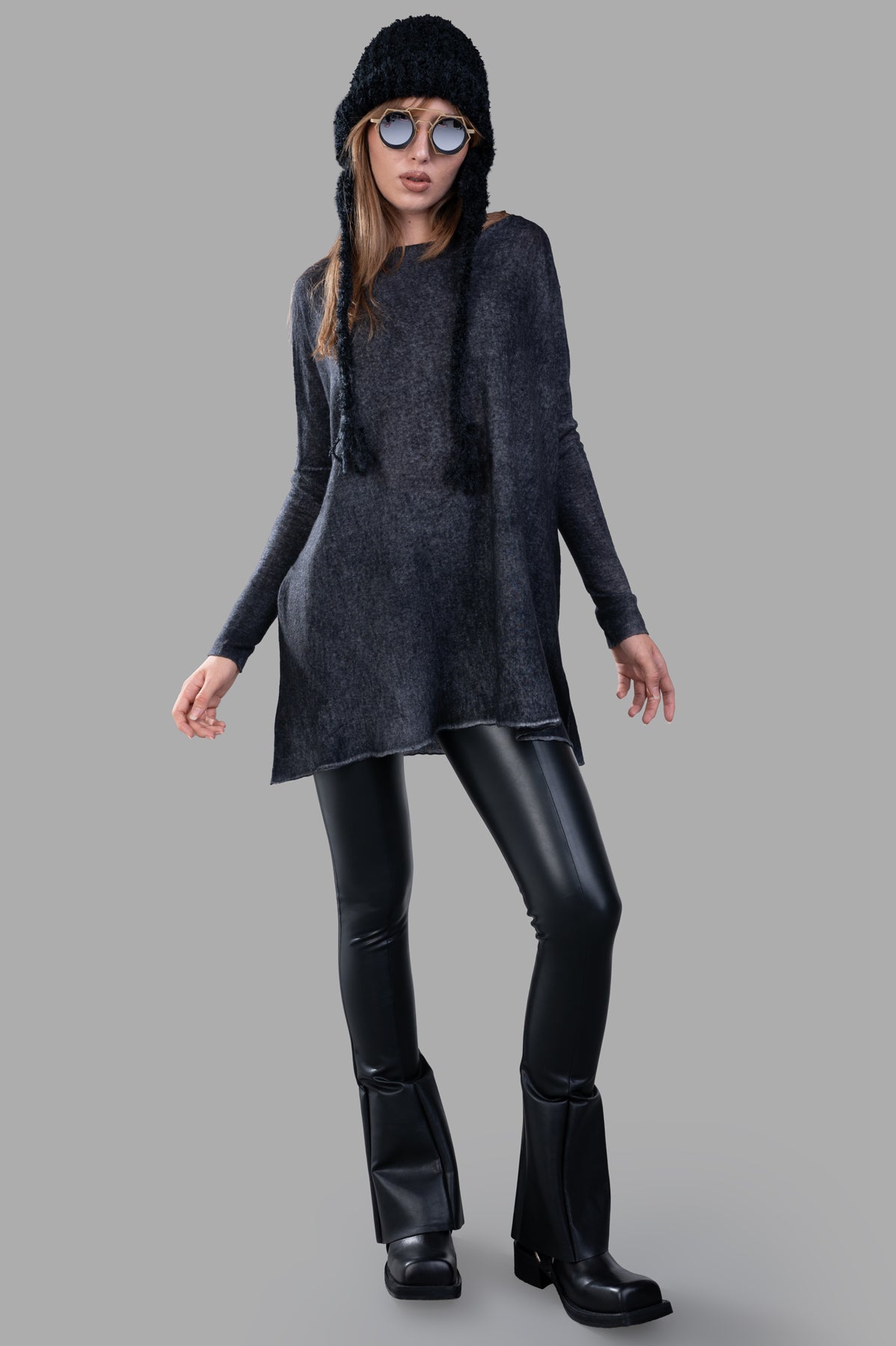 Avant Toi Melange Sweater in grey cashmere, front view on model, featuring a boat neckline and handkerchief hem.