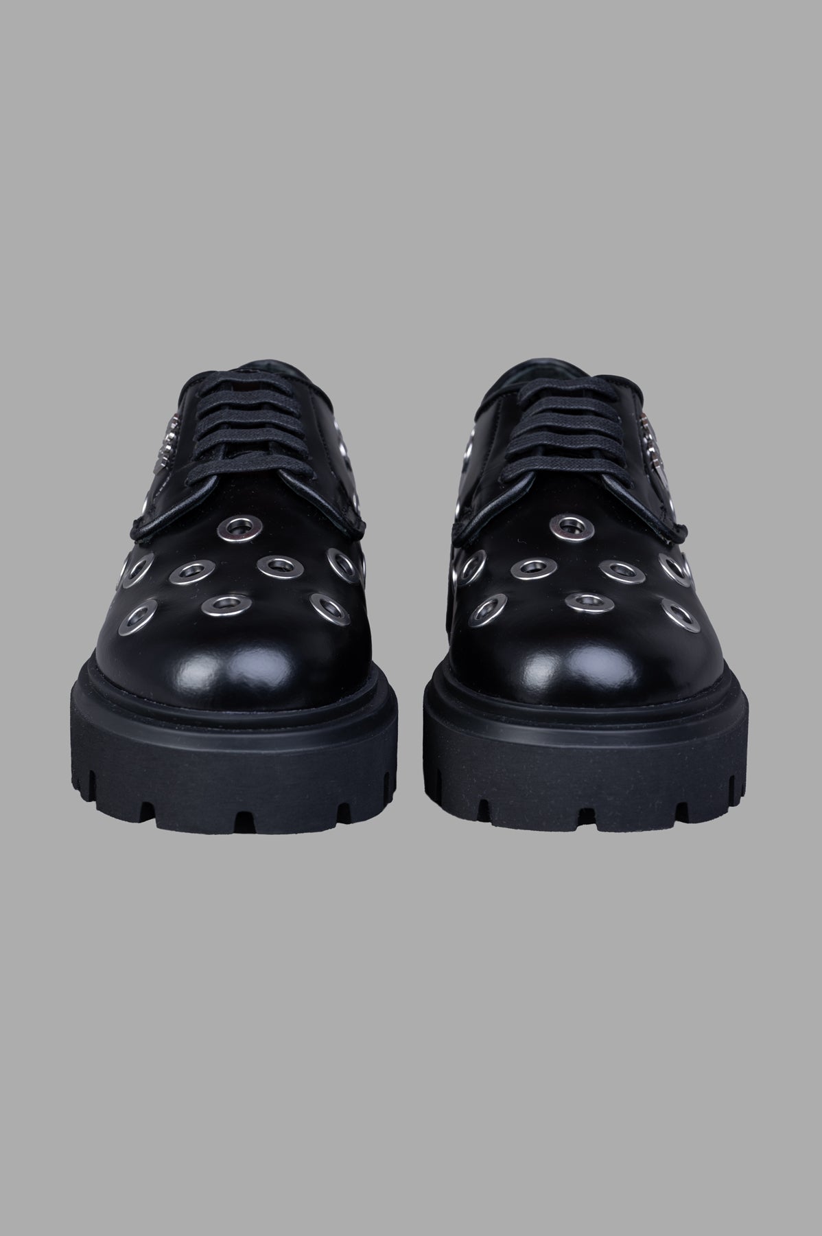 MSGM. Studded Oxford Shoes in black leather featuring trendy studs and a durable rubber outsole, shown from the front.
