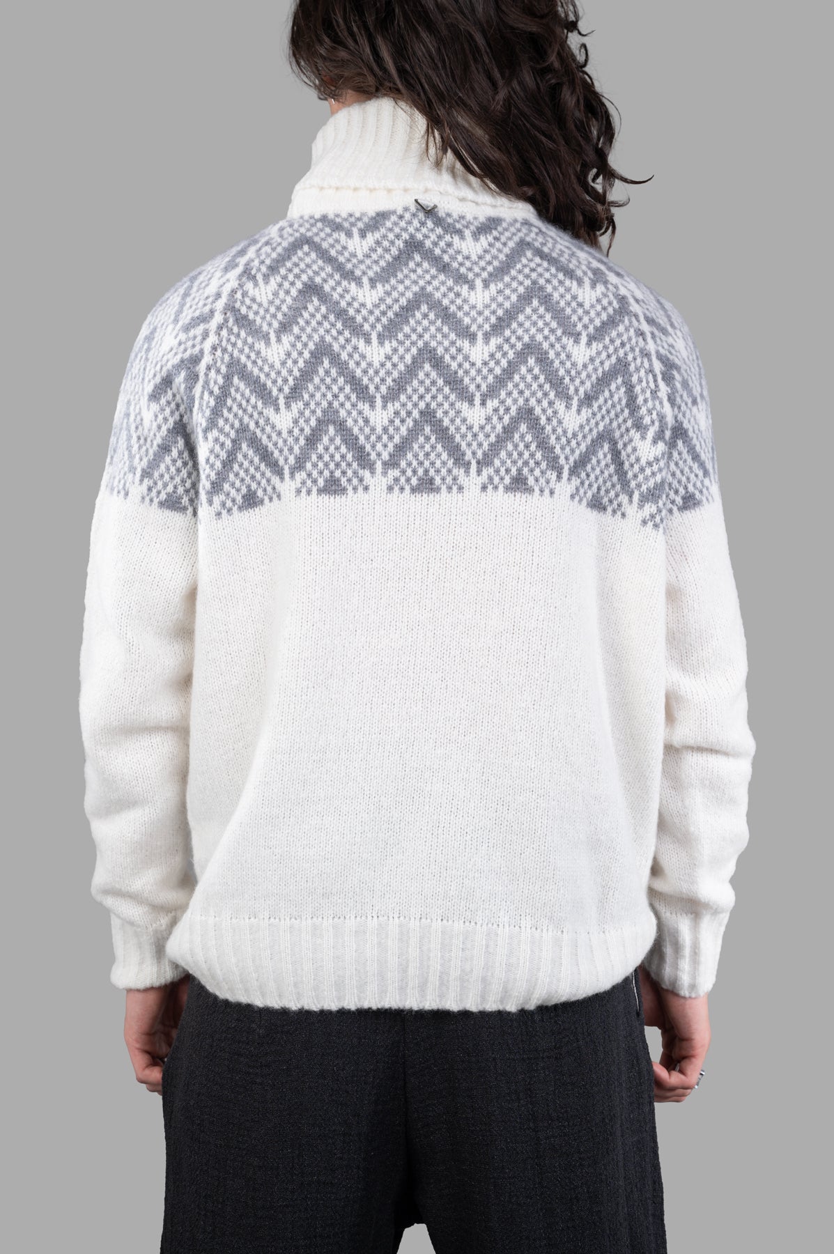AION. Cozy Jacquard Knit Sweater in White/Grey, featuring a turtleneck and intricate pattern on the back for elegant style.