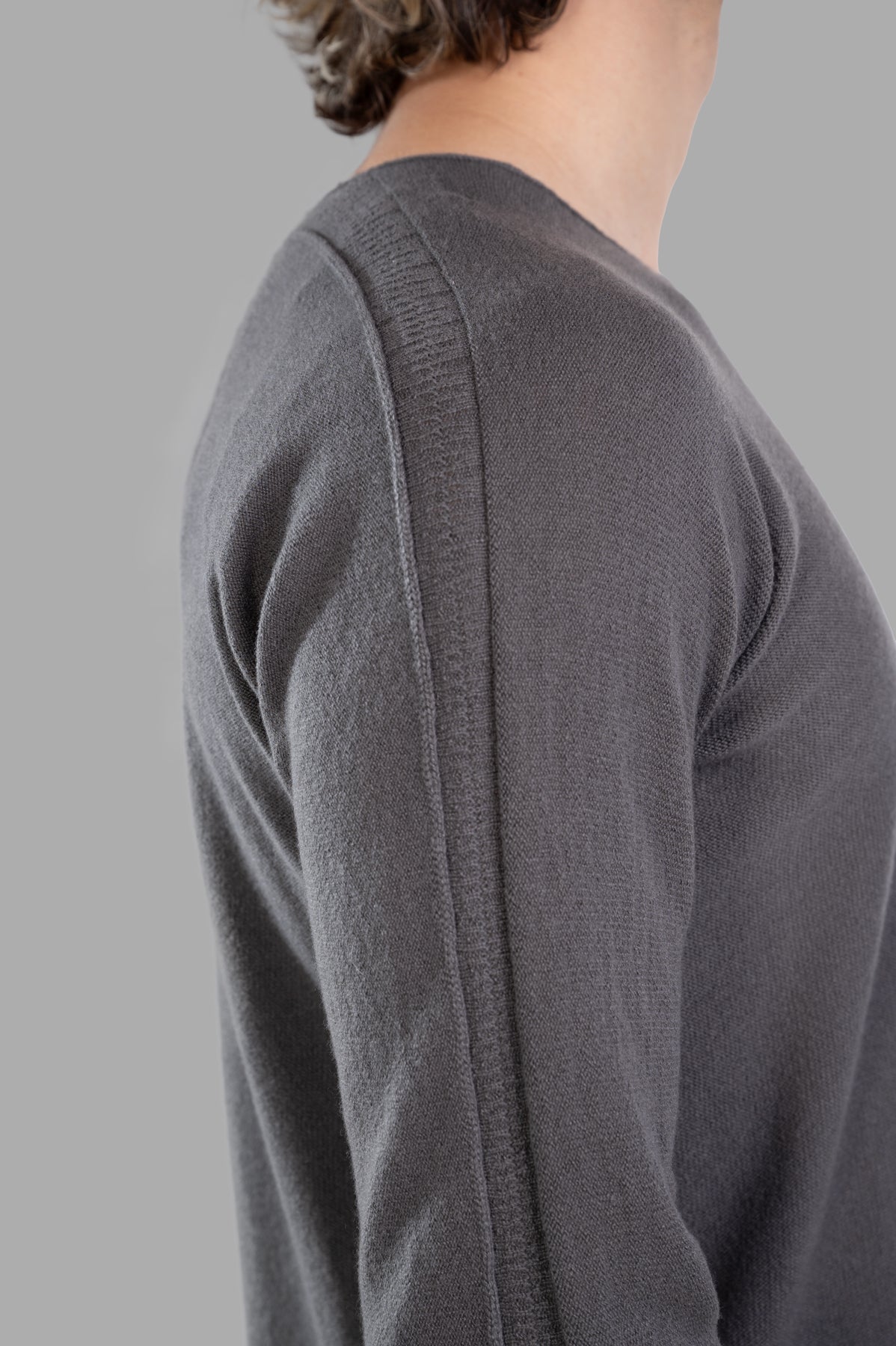 Isaac Sellam Fine-knit Jumper showcasing the sophisticated spine detailing, captured from the side in grey cashmere.