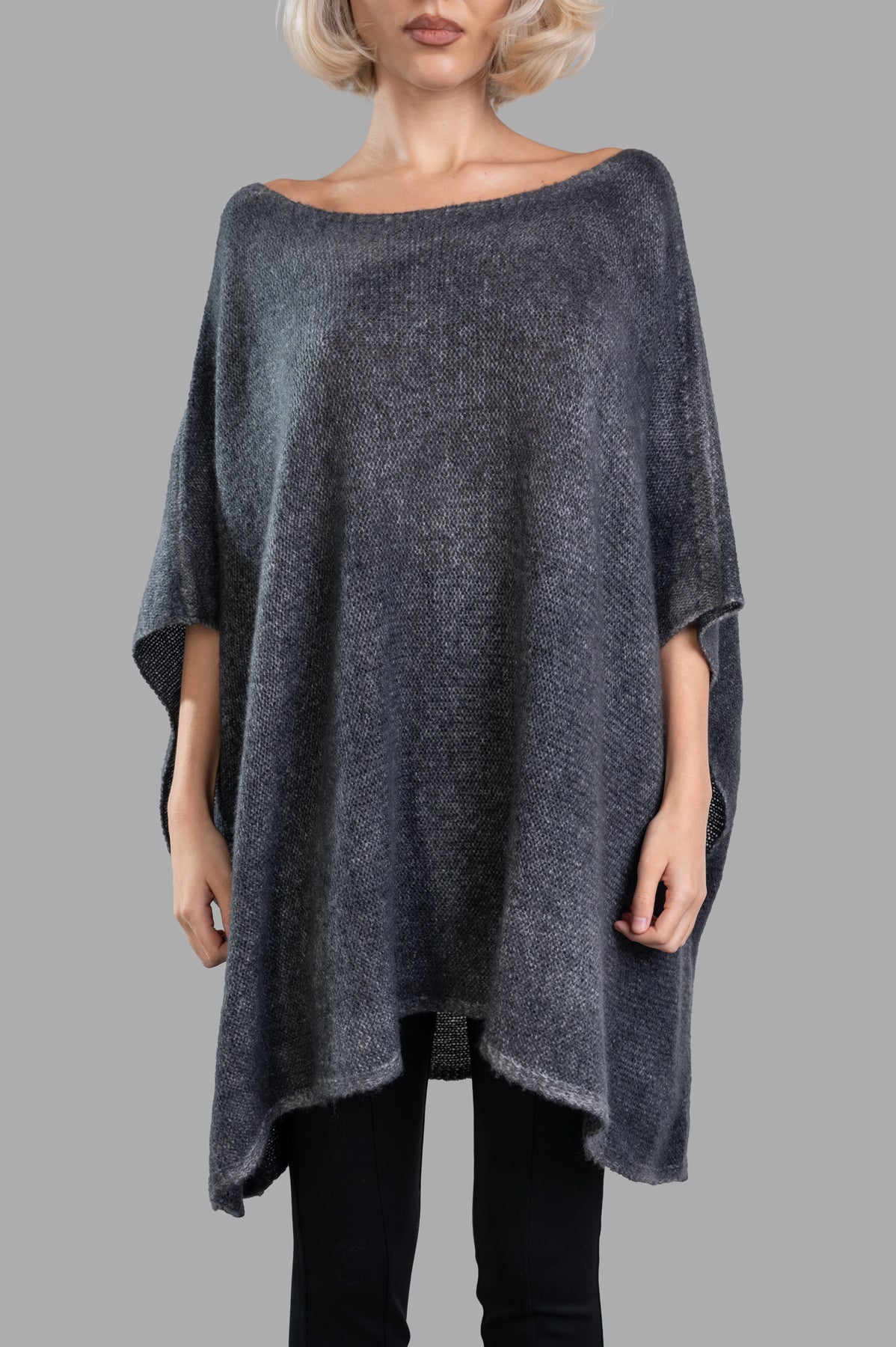 Avant Toi Tunic Sweater in grey, featuring a boat neck and 3/4 sleeves for a relaxed, sophisticated look.