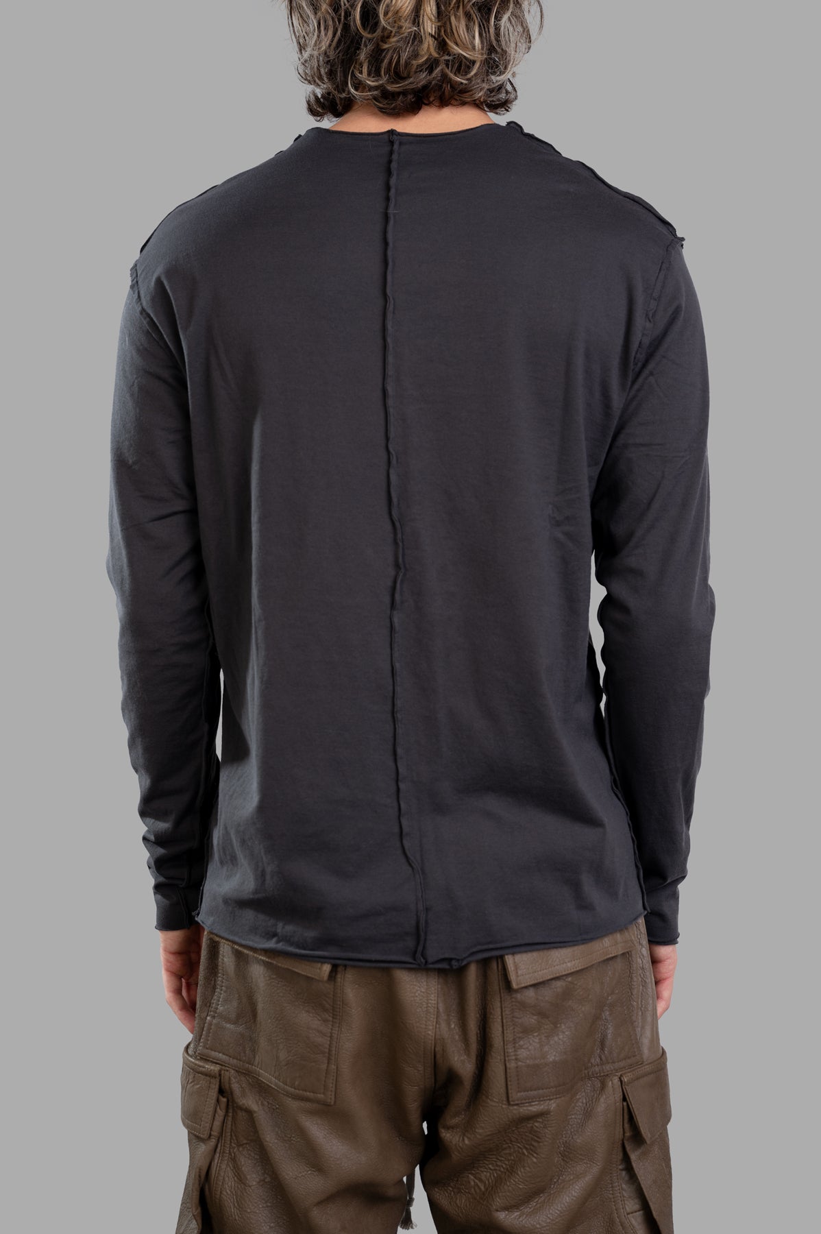 Attachment Double T-shirt in dark grey, showcasing the back layered design and comfortable fit for a stylish look.