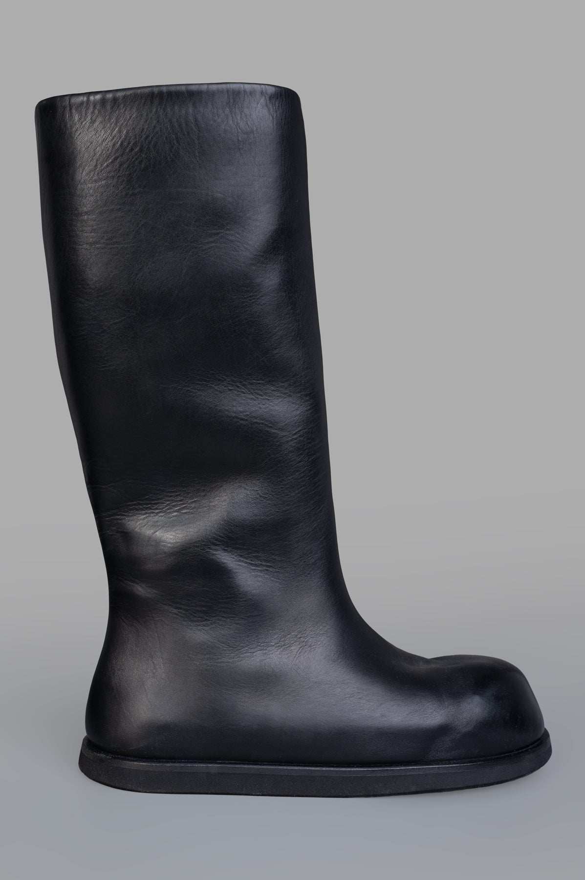 Marsèll Gigante Leather Boots side view in black, featuring flat sole and round toe design crafted from high-quality leather.