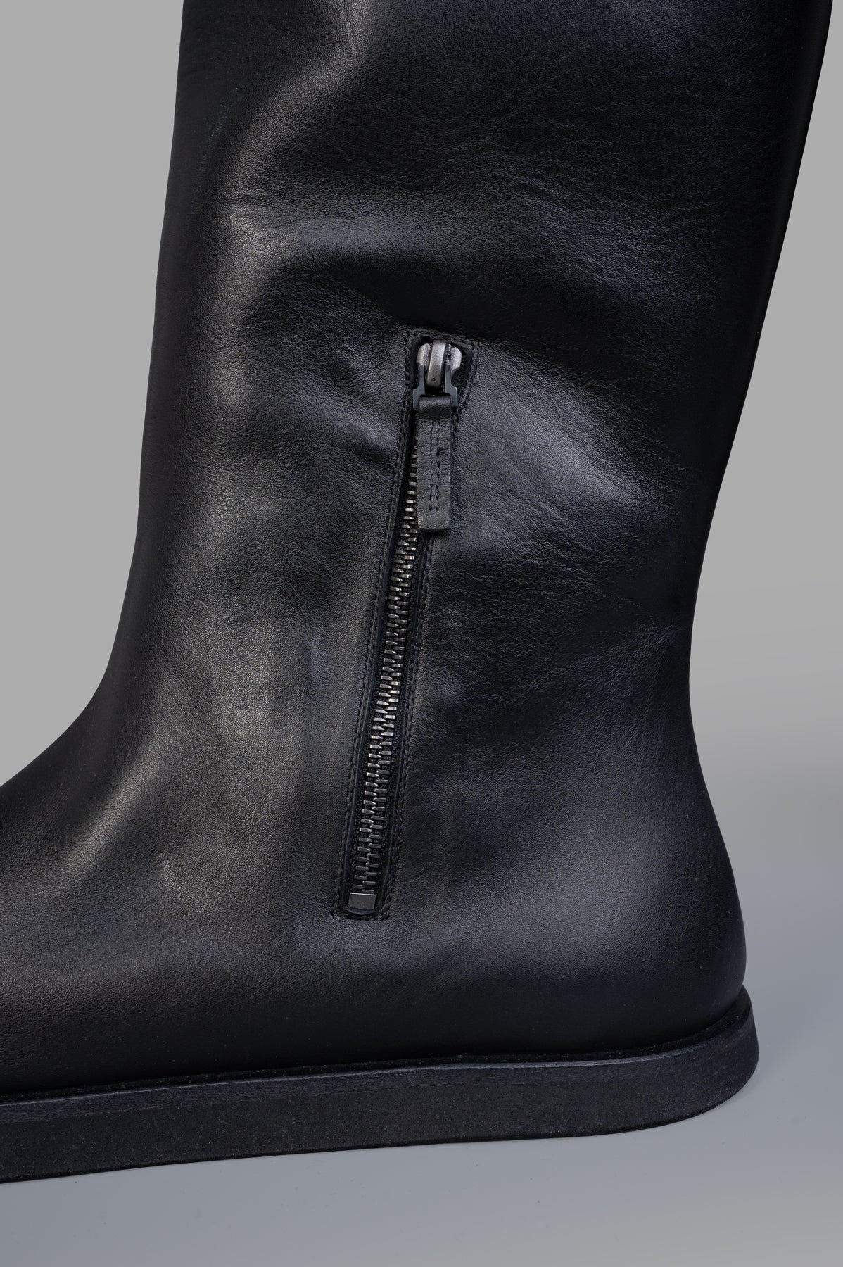 Marsèll Gigante Leather Boots close-up of black leather with side zip fastening and round toe for enhanced comfort.