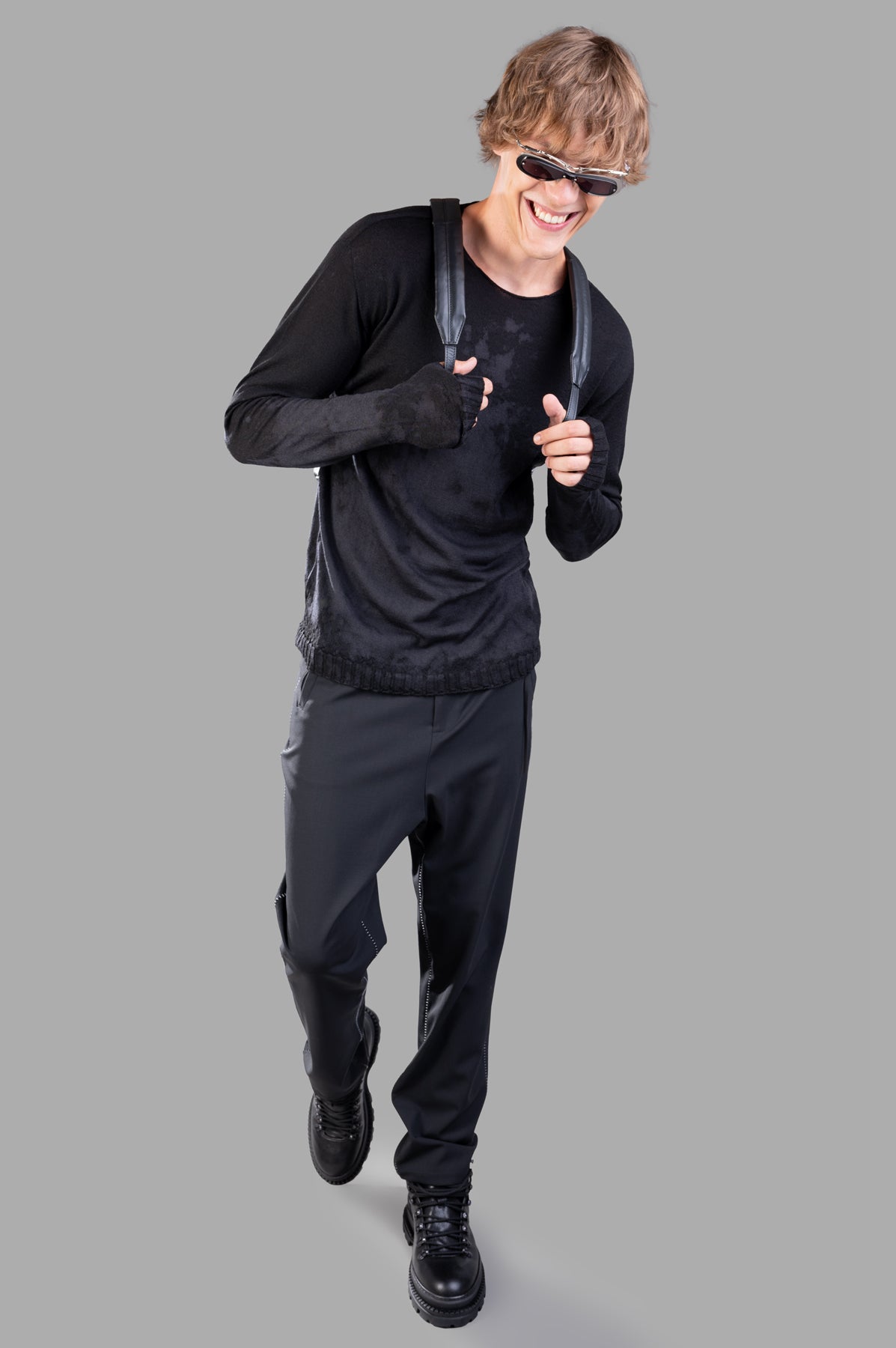 MD 75 Graphic-print Jumper in black, on-model front view, features thumb holes, wool composition, unique style.