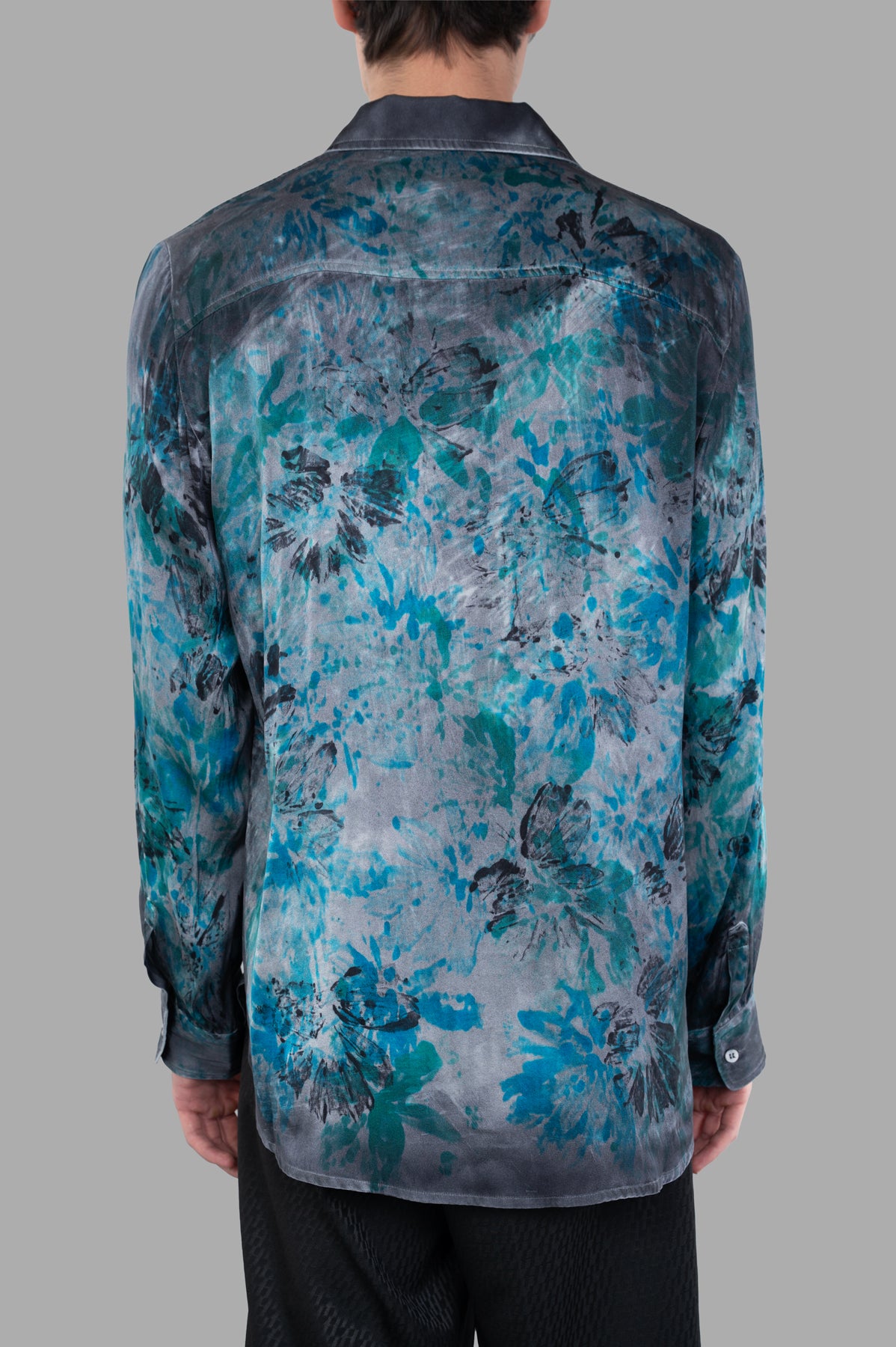 Avant Toi Abstract-print Shirt displayed on-model, showcasing vibrant blue and gray floral patterns on the back.