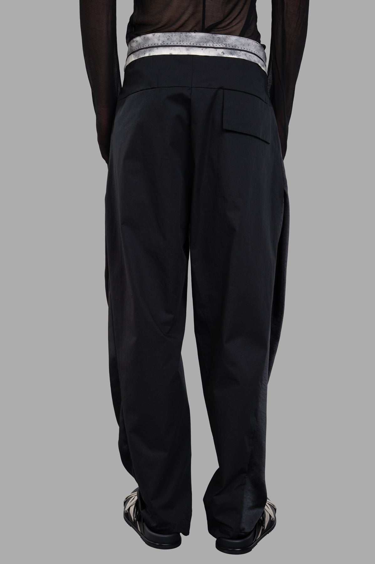 Giovanni Cavagna Relaxed-fit Pants, black, showcasing a back view with luxurious silk-cotton blend texture on a model.
