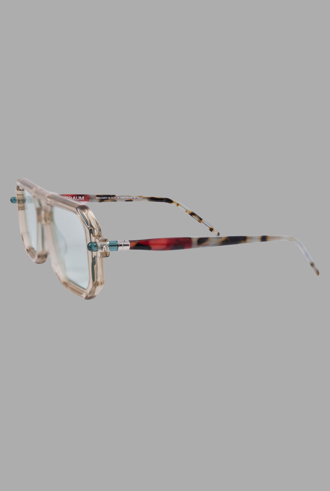 Kuboraum unisex sunglasses in champagne acetate, three-quarter view, bi-color tube temples in pink havana.
