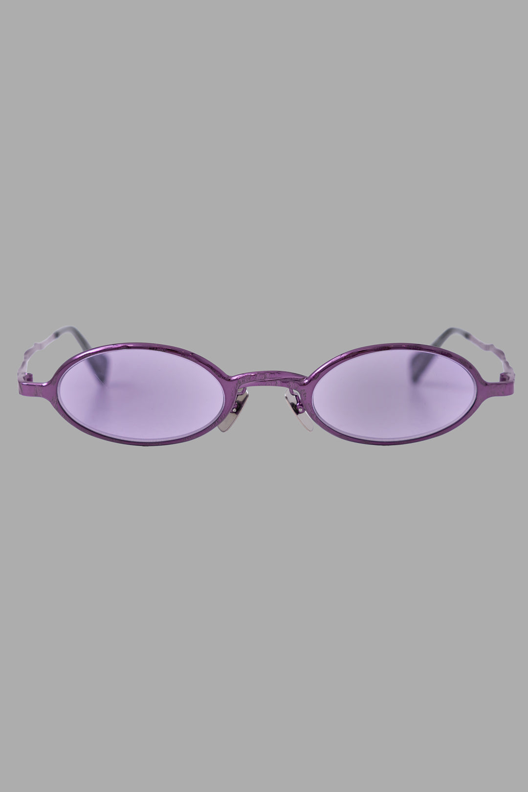 Kuboraum unisex sunglasses in metallic fuchsia, front view, slim oval metal frame with light lilac lenses.