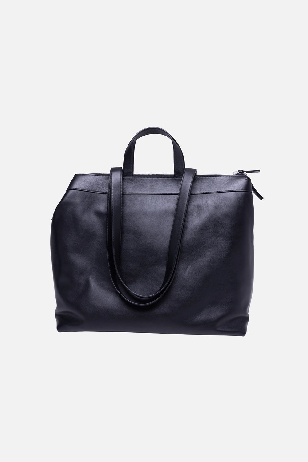 Marsèll unisex tote bag in black, 3/4 view, semi-circular top handle and long shoulder straps with zip pull detail