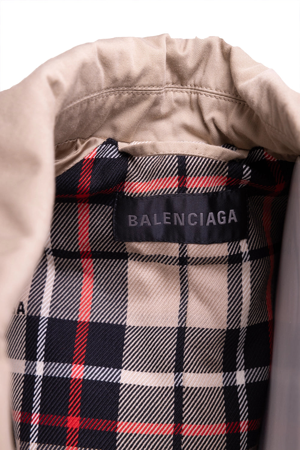 Pre-owned Balenciaga women's trench coat in beige, collar-detail view, checked lining with stitched brand label