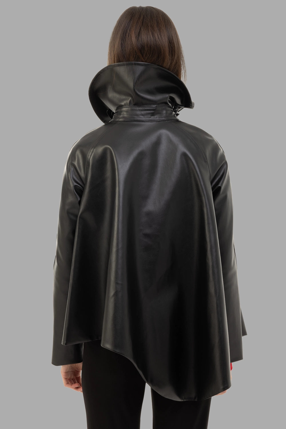 A.W.A.K.E. MODE women's trench jacket in black, hardware close-up, raglan seam and glossy buttons