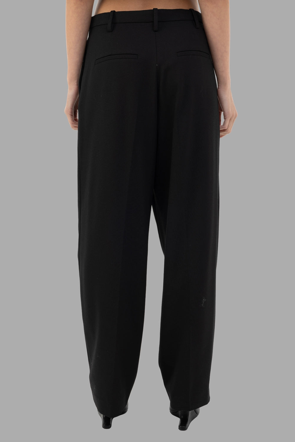 By Malene Birger women trousers in black, back view, welt pockets and relaxed drape.