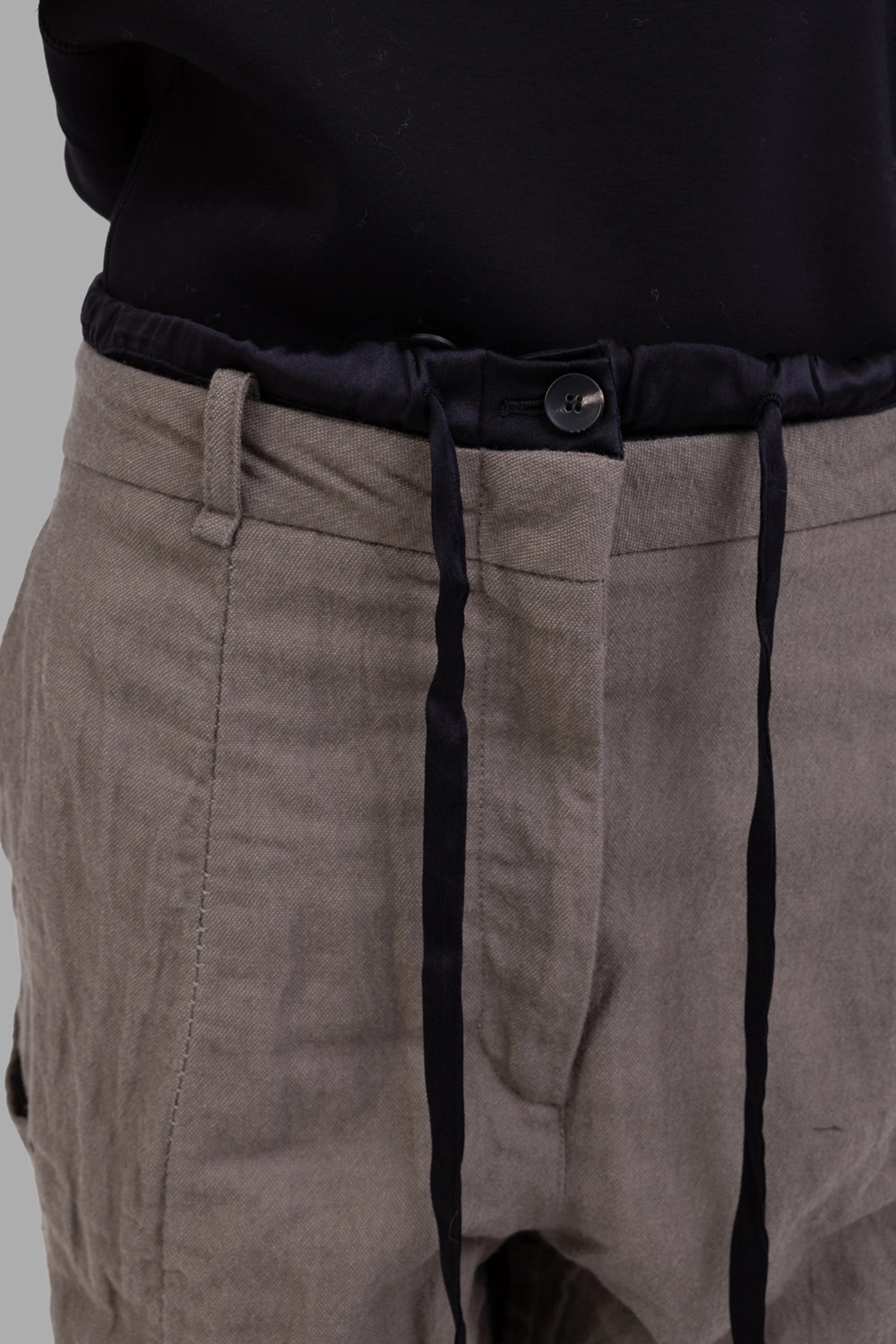 Masnada women trousers in Dust, waist detail, internal drawstring and button closure with belt loops.