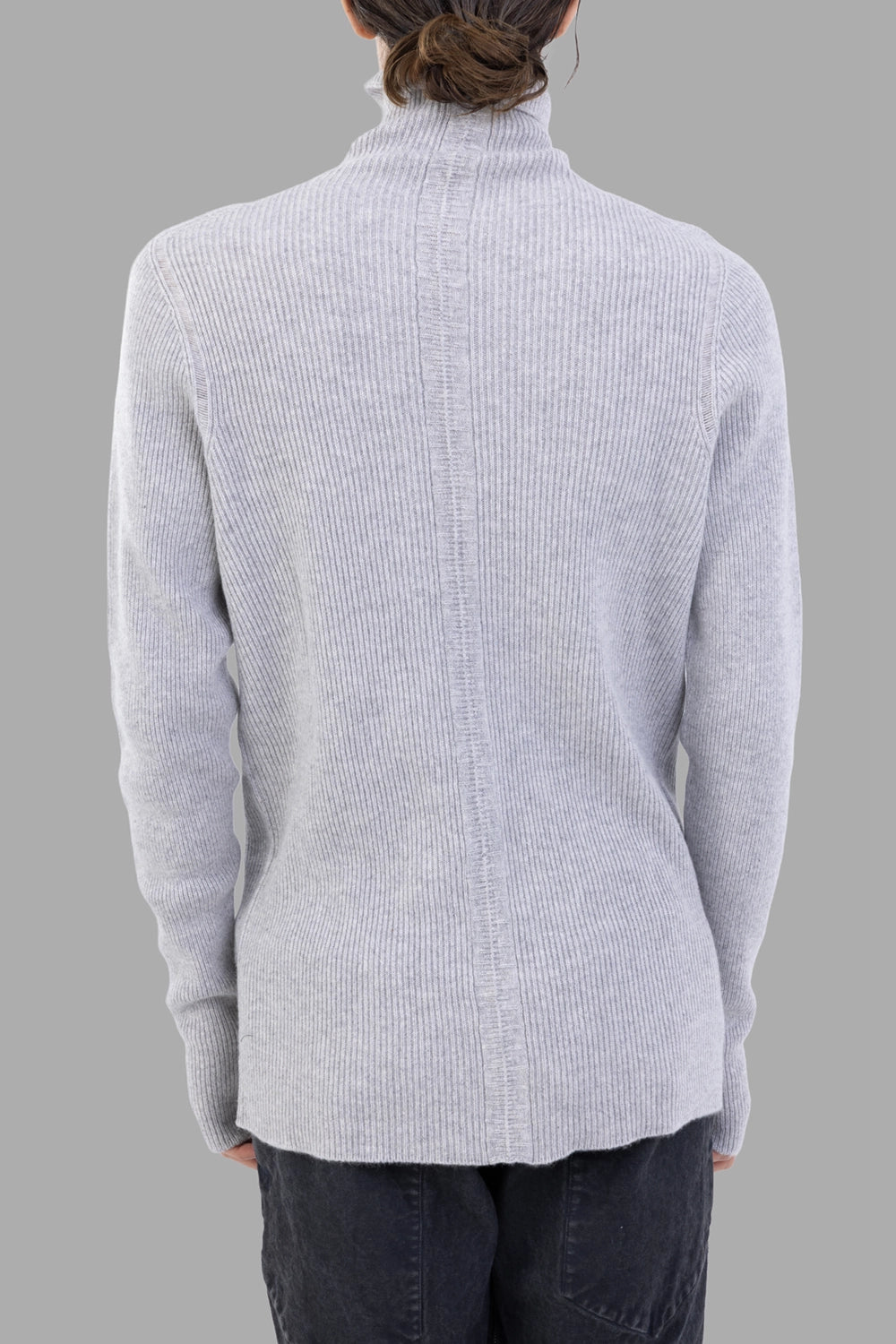 ISAAC SELLAM cashmere turtleneck in alu grey, back view, raised spine seam