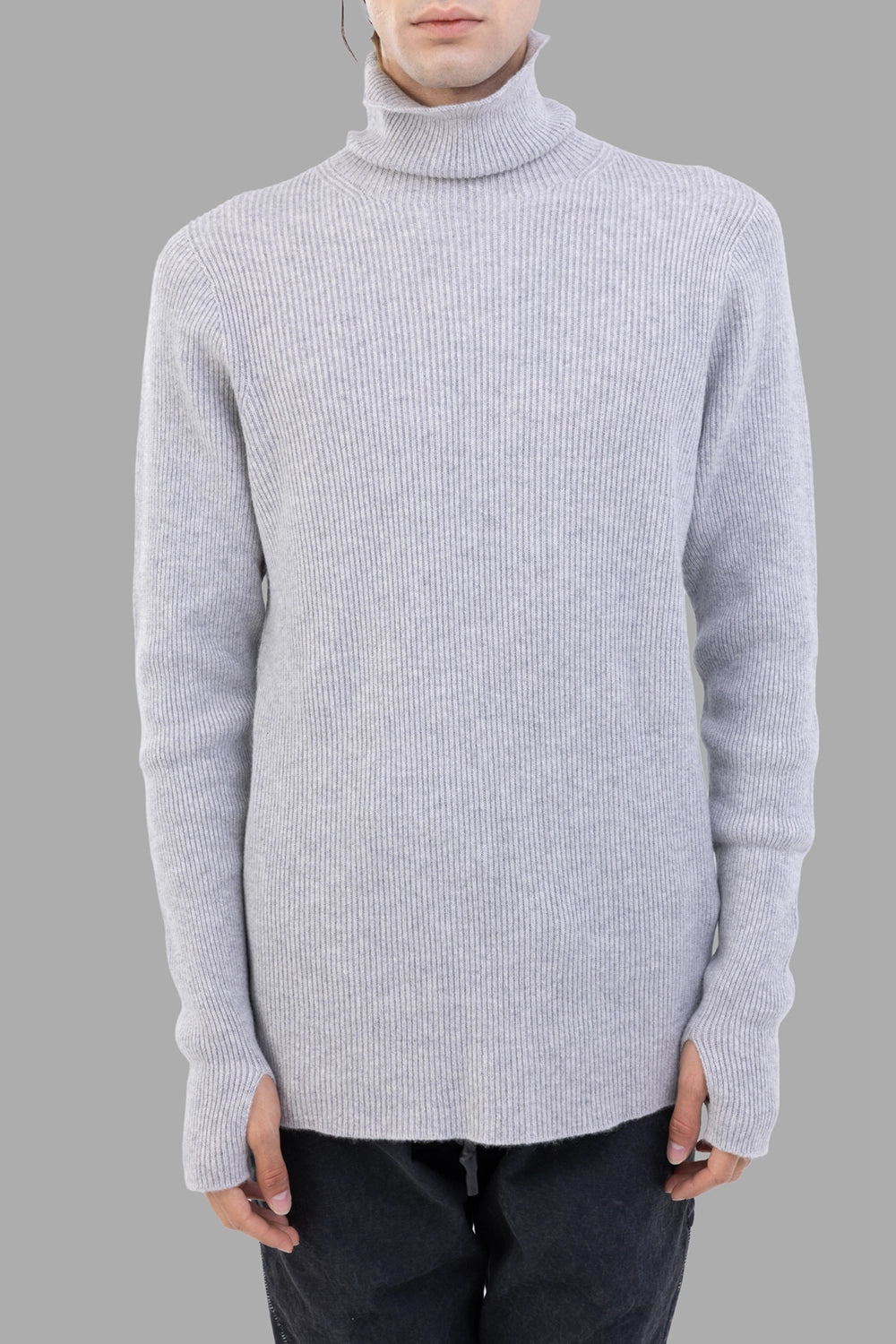 ISAAC SELLAM cashmere turtleneck in alu grey, close front, extended cuffs with thumb openings