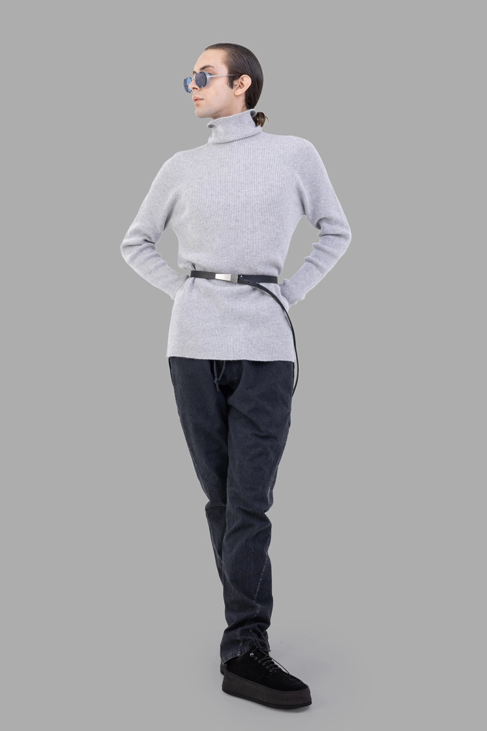 ISAAC SELLAM cashmere turtleneck in alu grey, front view, fine rib knit