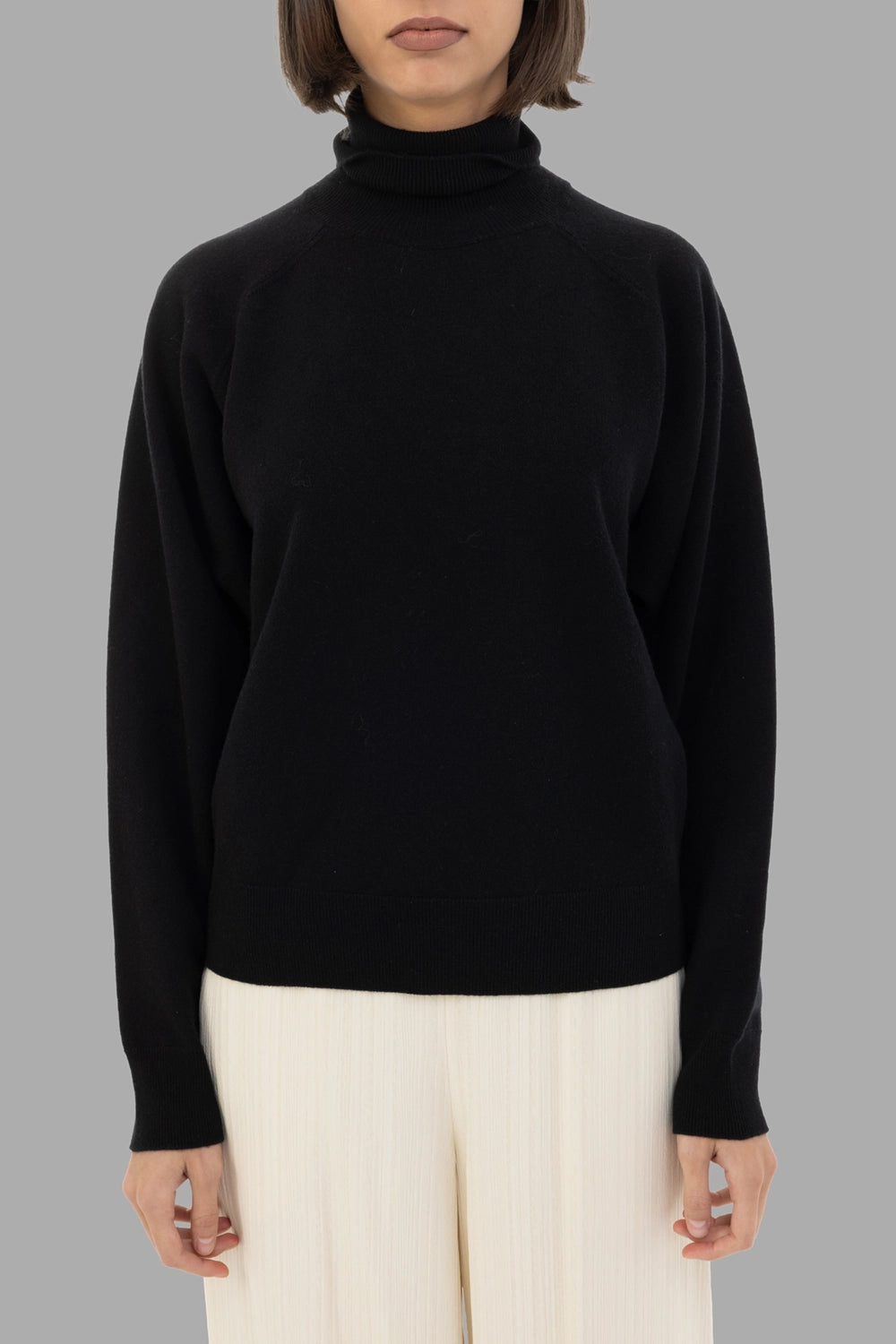 GentryPortofino women's turtleneck sweater in Nero, front view, ribbed roll-neck and straight hem.