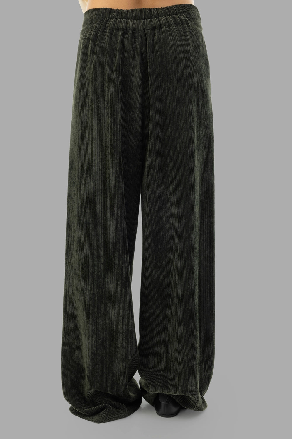 Gentry Portofino women velvet wide-leg trousers in Mastice, back view, elasticated waistband, fluid drape
