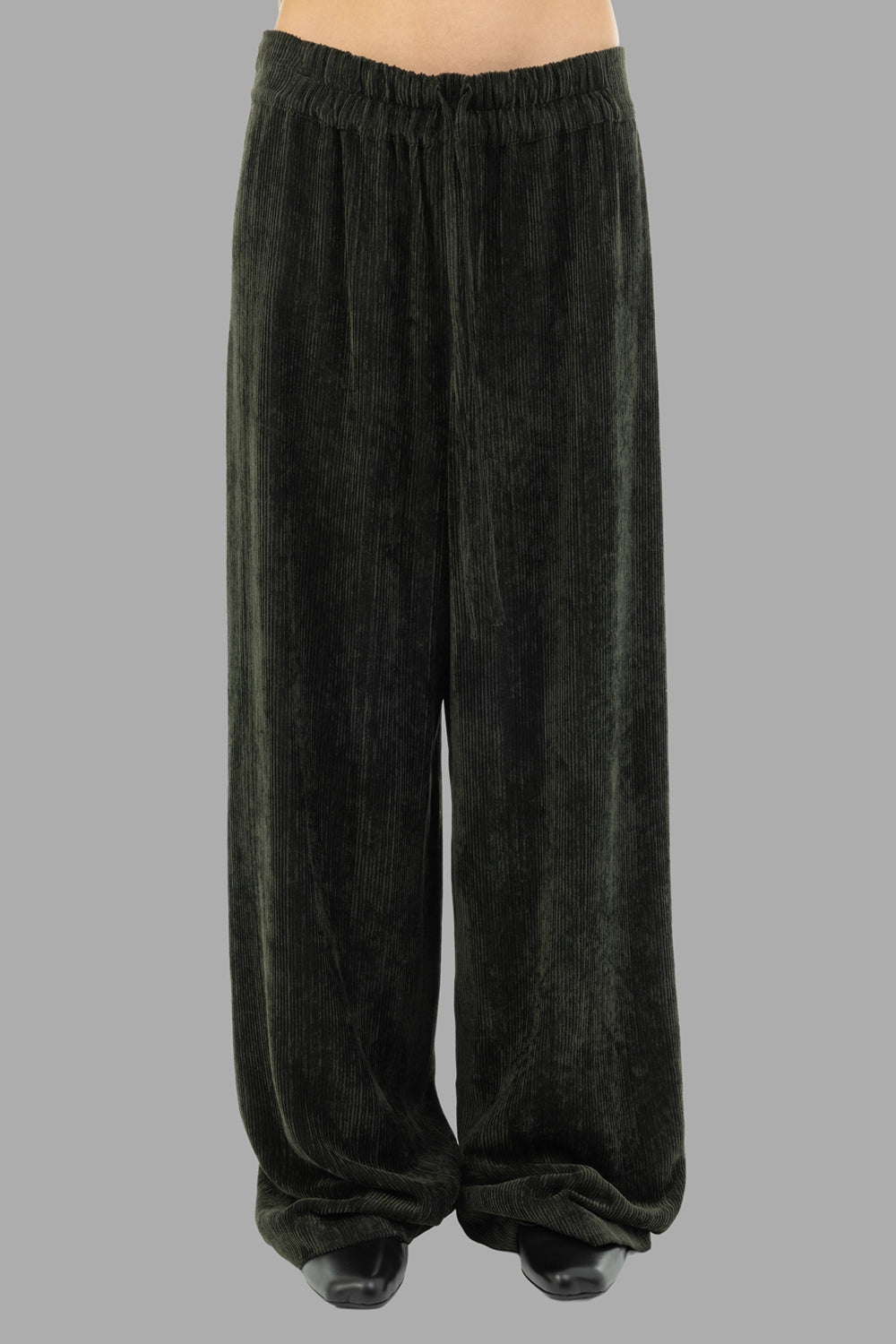 Gentry Portofino women velvet wide-leg trousers in Mastice, front view, elasticated waist and vertical velvet wales