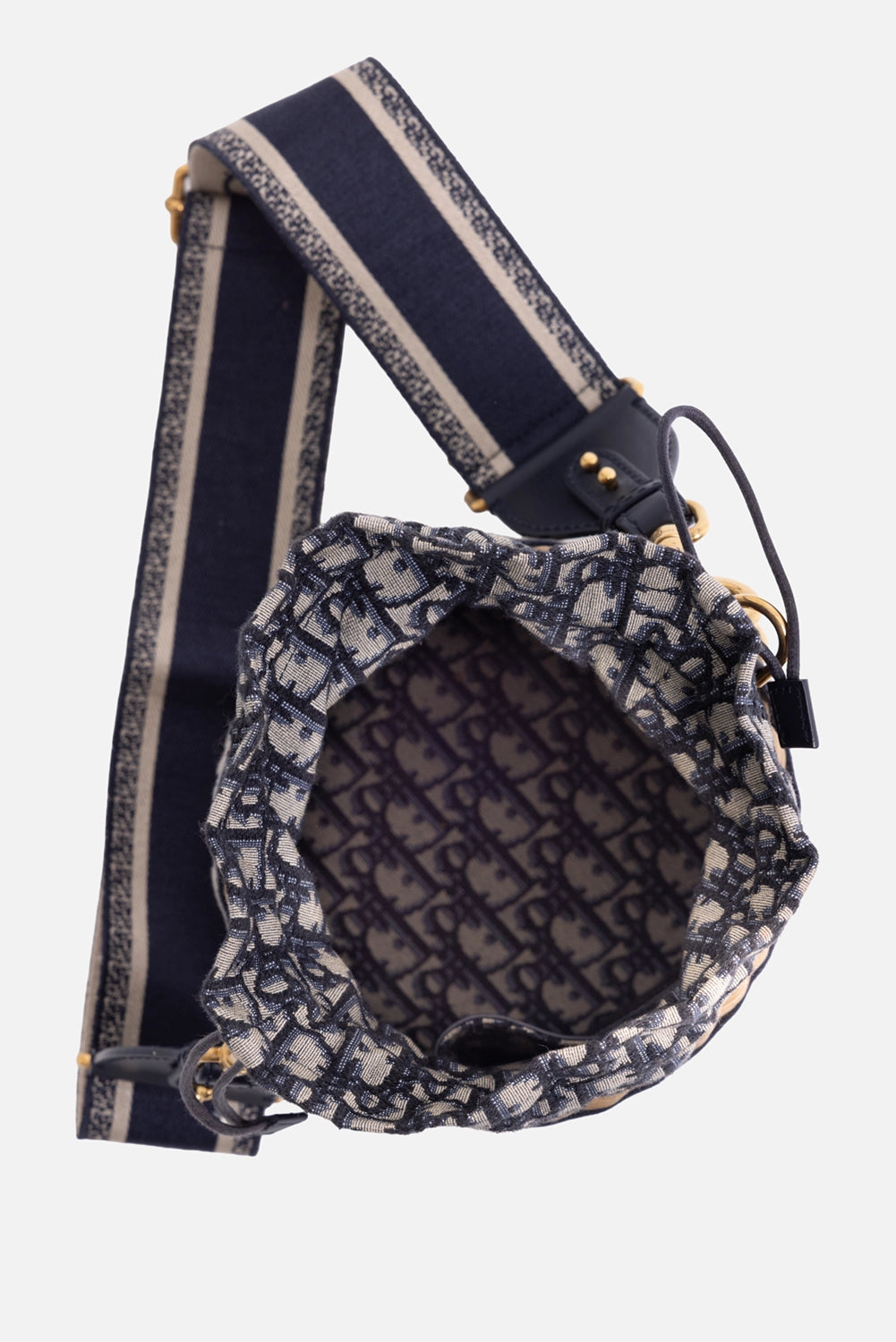 Pre-owned Christian Dior wicker bucket bag in natural and navy, top view, Oblique jacquard drawstring pouch lining.