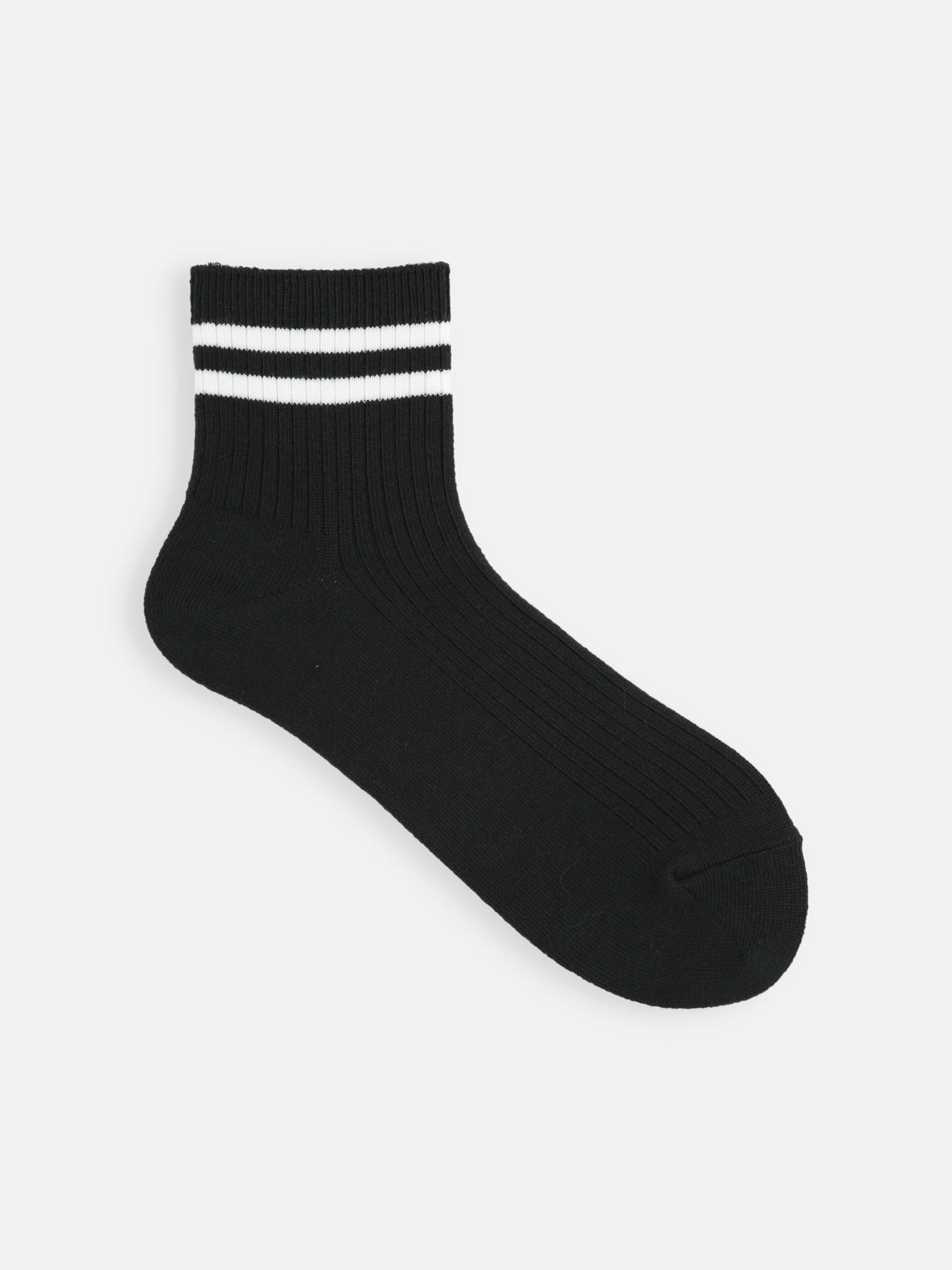 Tabio Neat Tennis Rib Ankle Socks, black with white stripes, ribbed cotton-acrylic texture, perfect for sporty style.