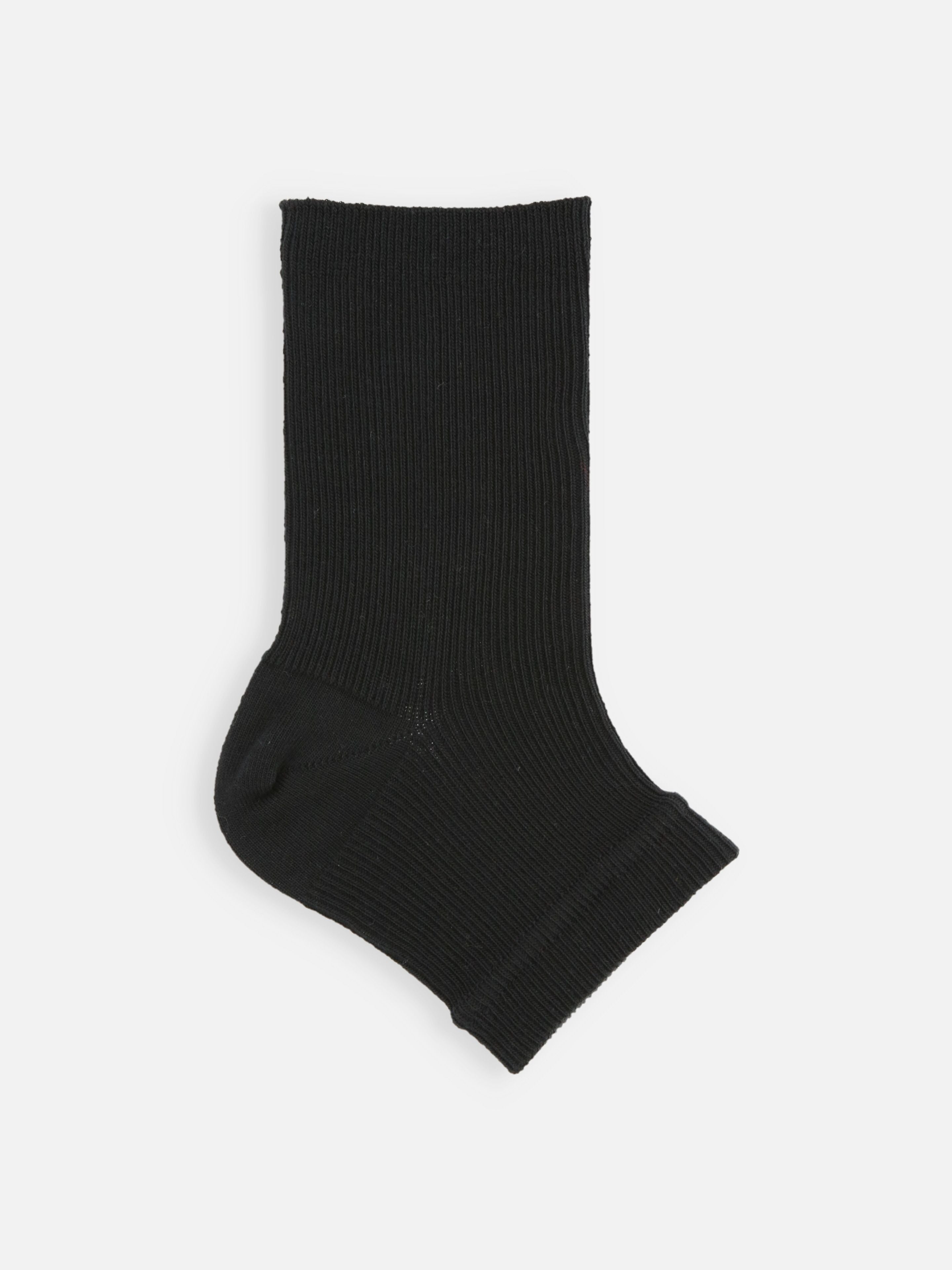 Tabio Ag-effect Heel Socks, black, side view showing ribbed texture and heel design.