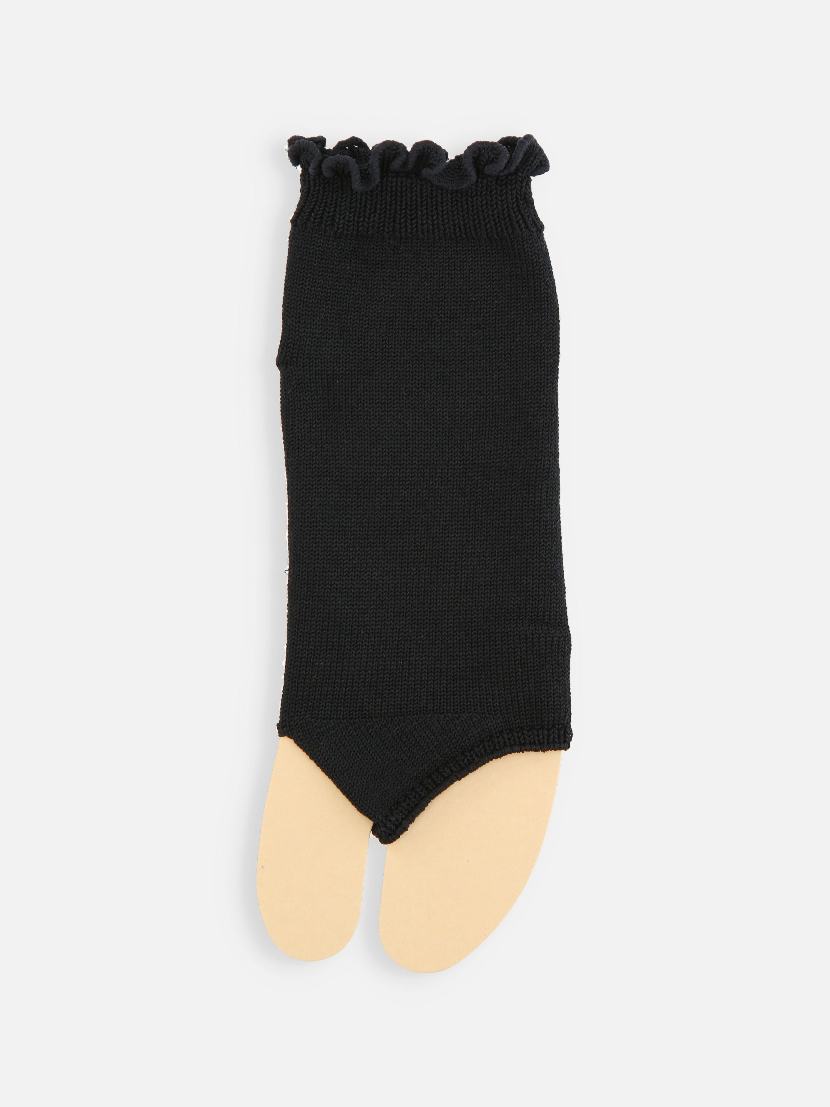 Tabio Tabi-Style Open Toe Trainer Socks, black, front view. Ideal thong-style for sandals, preventing blisters discreetly.