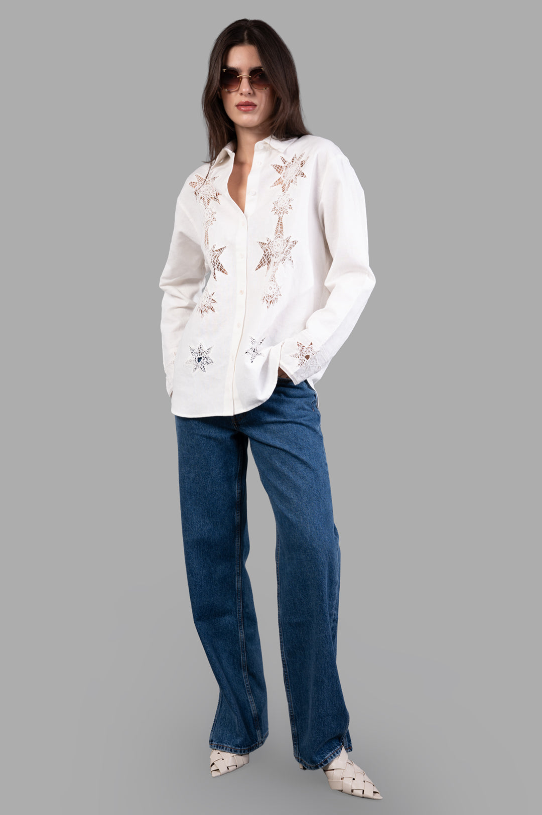Zadig & Voltaire Morning Cotton Regular-fit Shirt, off-white, embroidered, on-model, front view, classic collar, relaxed fit.