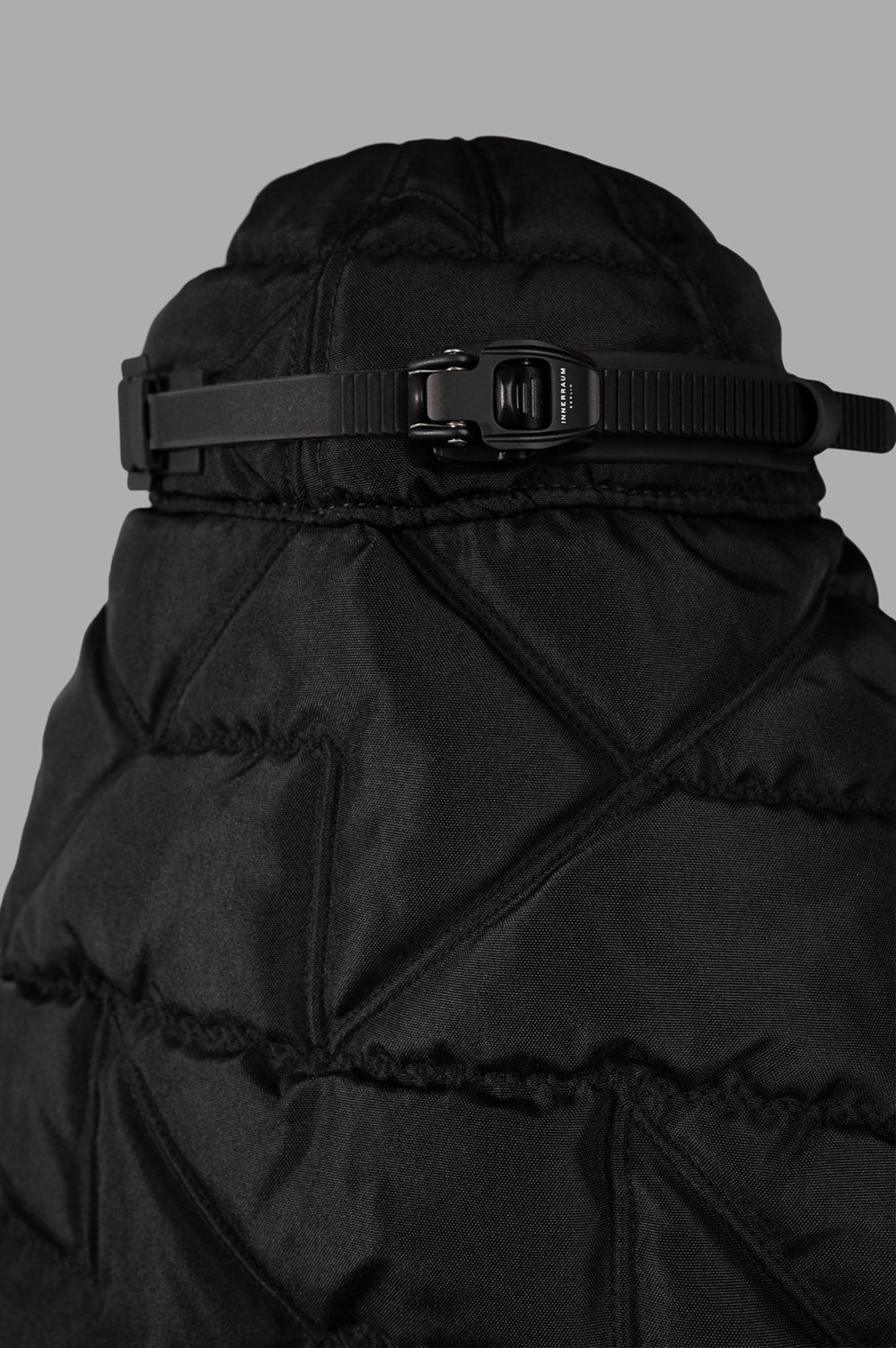 Innerraum Puffer Scarf Cap with Quilted Veil showcasing a close-up of the rear strap and detailed geometric quilting.