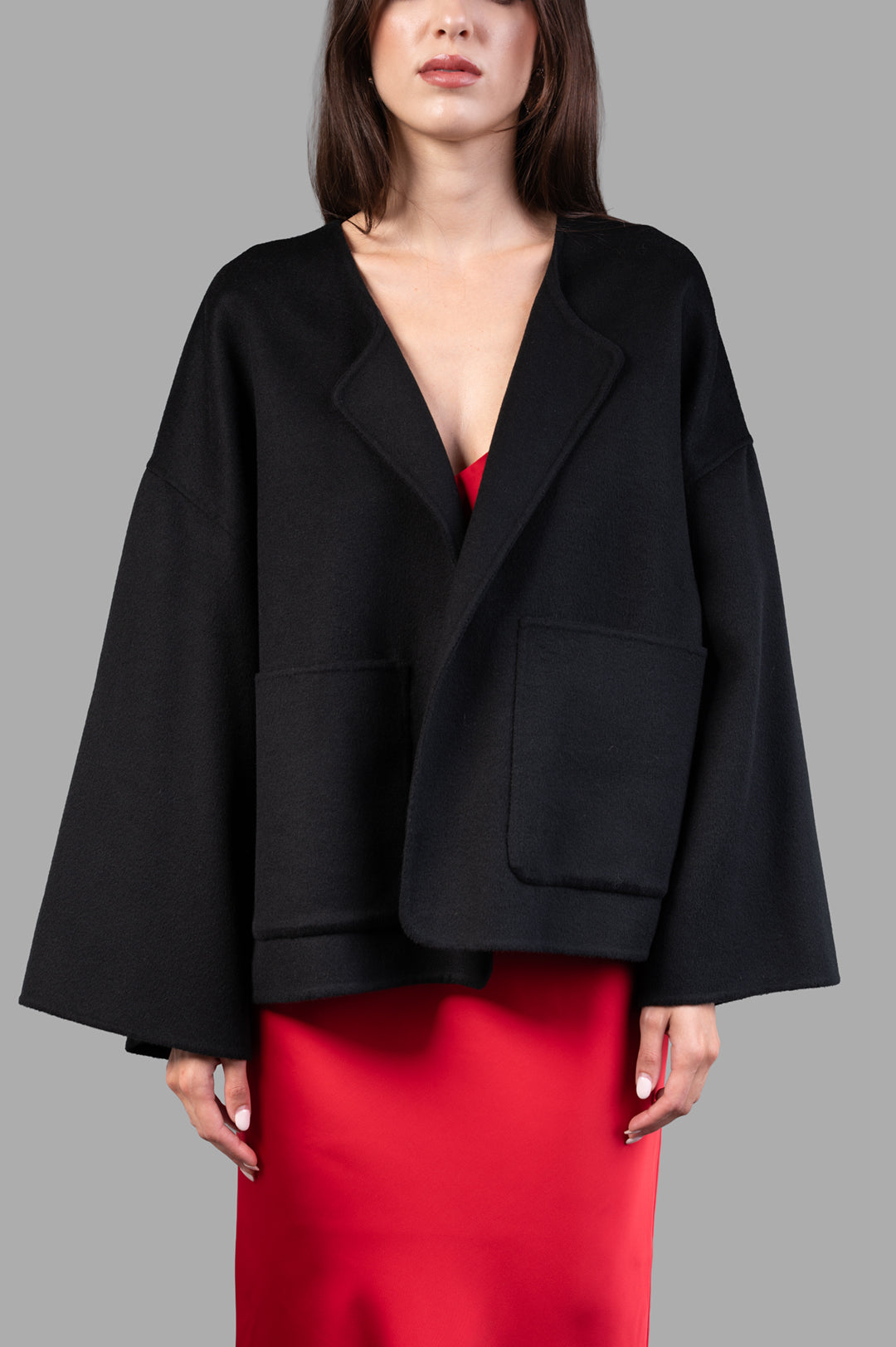 By Malene Birger. Close-up of the Jacquie Wool Jacket in black, featuring two front pockets and a relaxed fit on model.