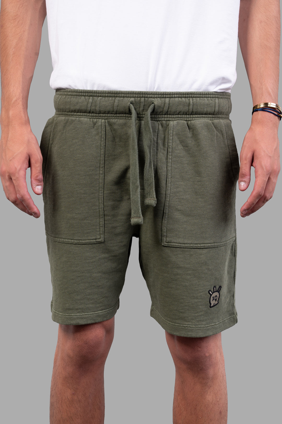 Zadig & Voltaire Pablo Slub Shorts in khaki feature an elastic drawstring waist and side pockets, with embroidered logo.