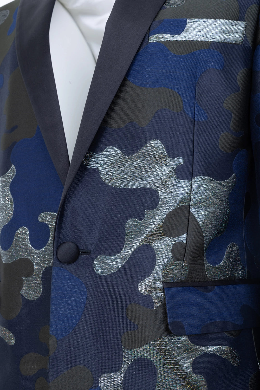 Pre-owned Dsquared2 men's blazer in navy camouflage, detail view, satin lapel with chest welt pocket