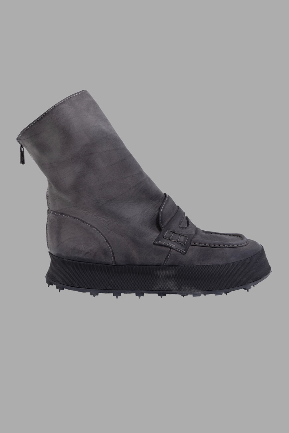 Shoto women ankle boots in Cenere, side view, penny-strap vamp and lugged rubber sole.