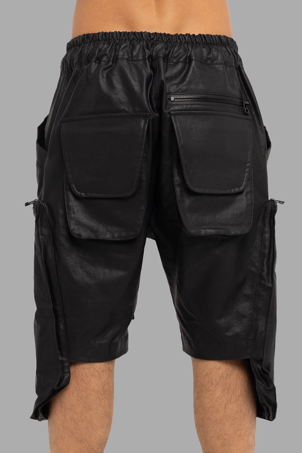 Justin Gall men’s cargo shorts in black, back view, large flap pockets and back zip pocket