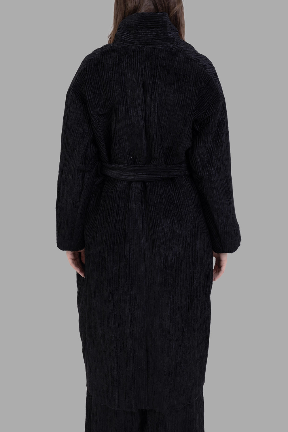 Masnada women coat in black, back view, high collar, dropped shoulders and tie belt