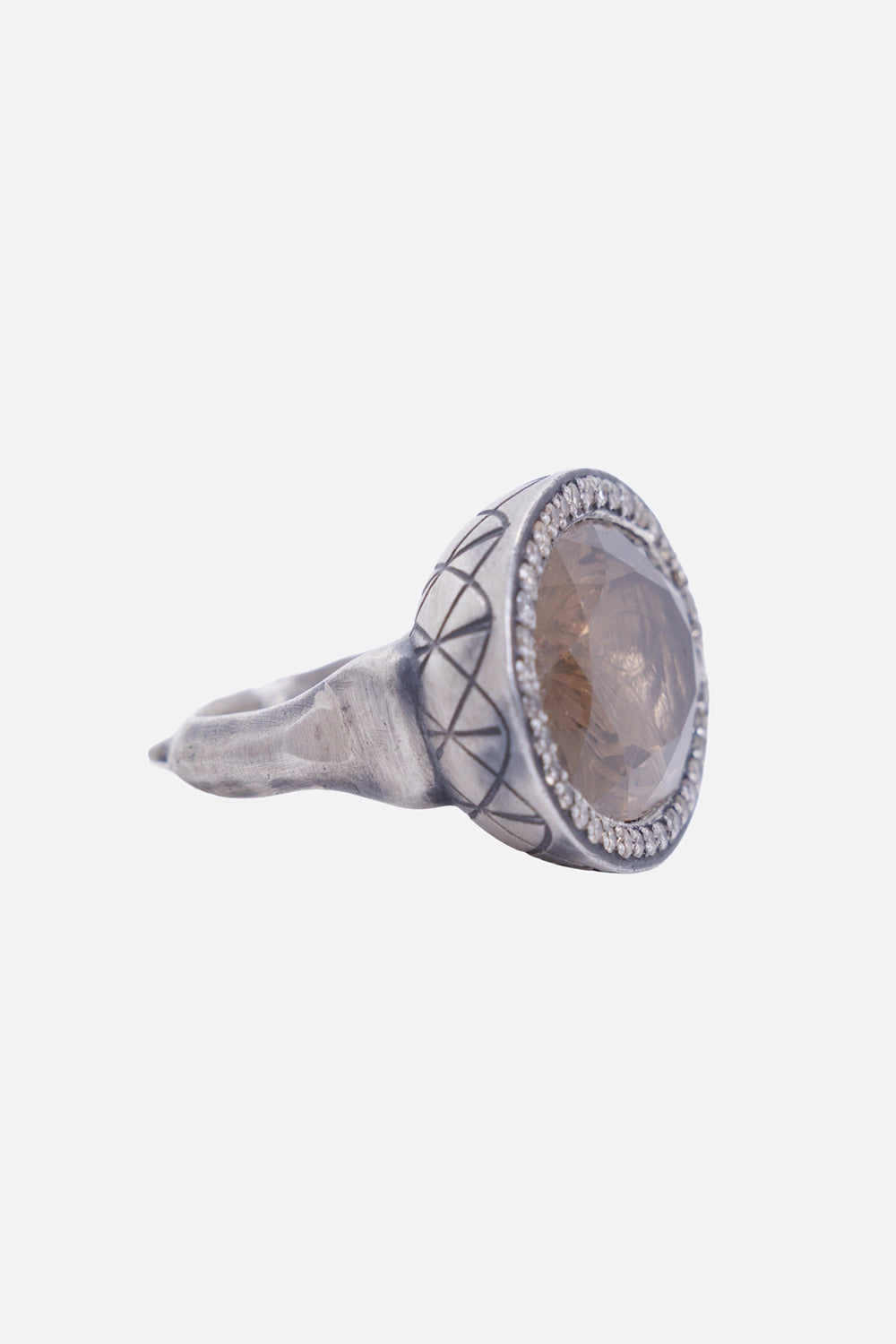 Kundo unisex cocktail ring in smoky brown, side view with a raised setting and engraved silver-tone shoulders
