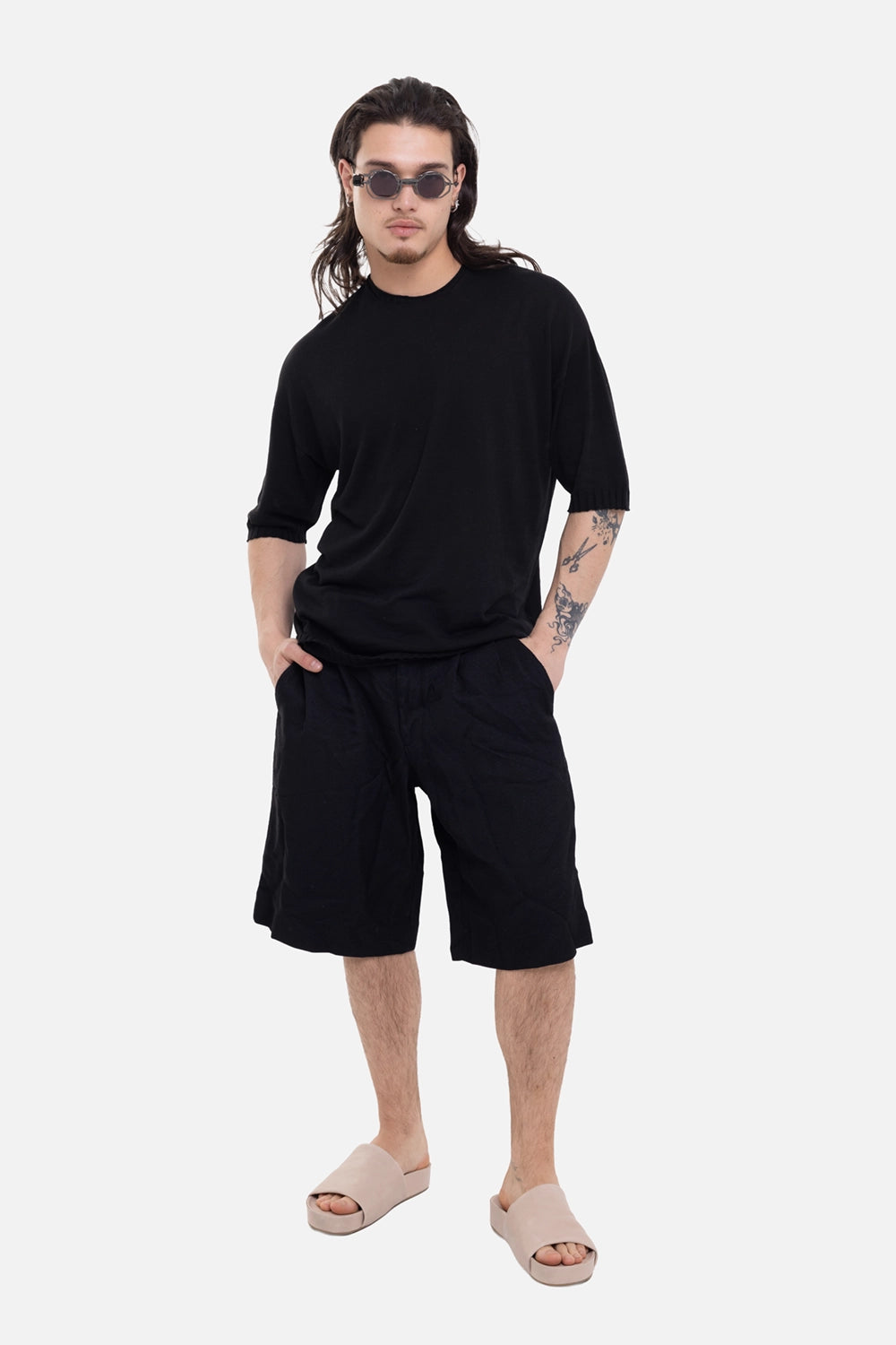 MD75 men's cotton knit T-shirt in black, on-model full-length view, ribbed cuffs and relaxed fit
