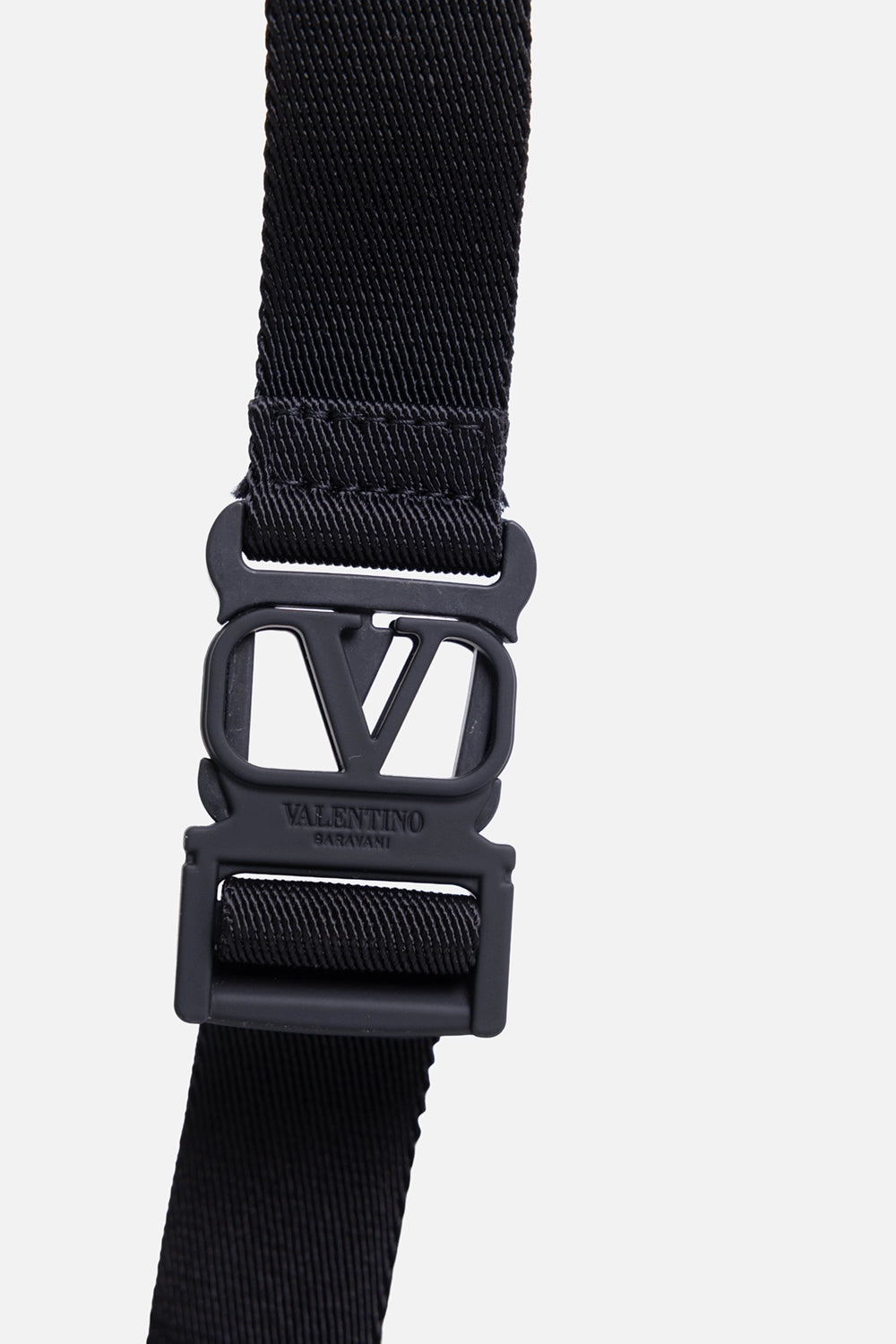 Pre-owned Valentino Garavani men’s crossbody bag in black, buckle close-up, V-logo clasp on webbing strap