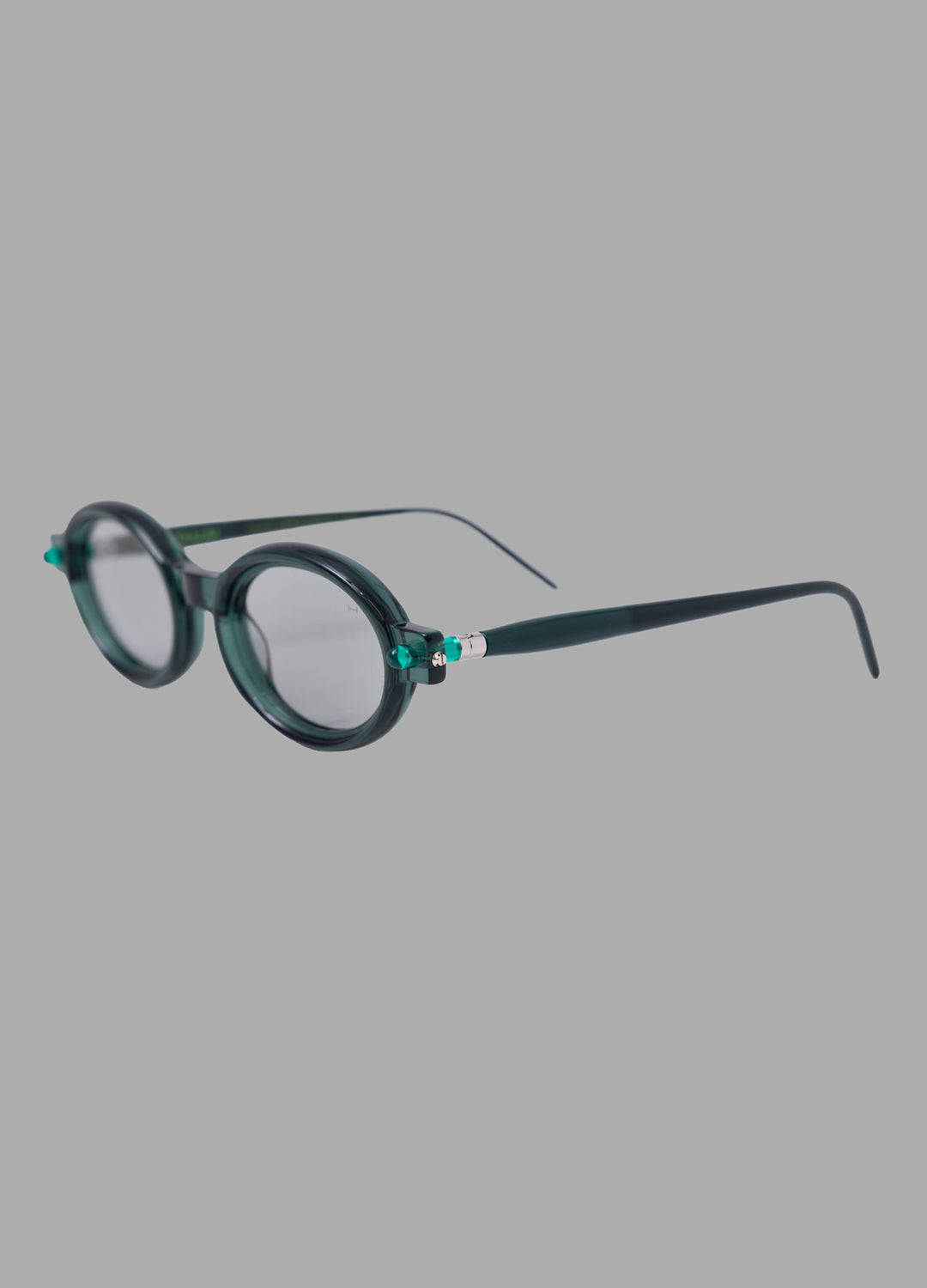 Kuboraum unisex eyeglasses in translucent musk green, 3/4 view, layered oval rims with slim tapered temples.
