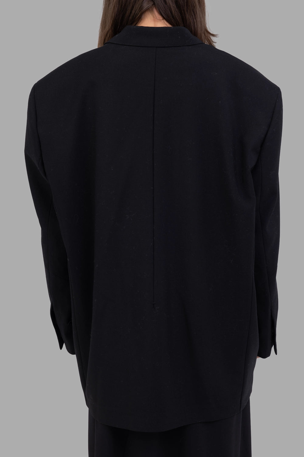 Giovanni Cavagna women’s blazer in black, back view, longline cut with central seam