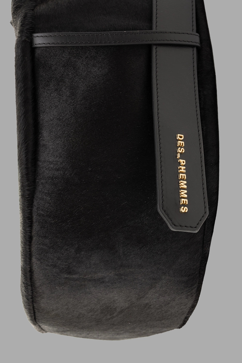 Des Phemmes women large hobo bag in Noir, hardware close-up, gold buckle and zip teeth
