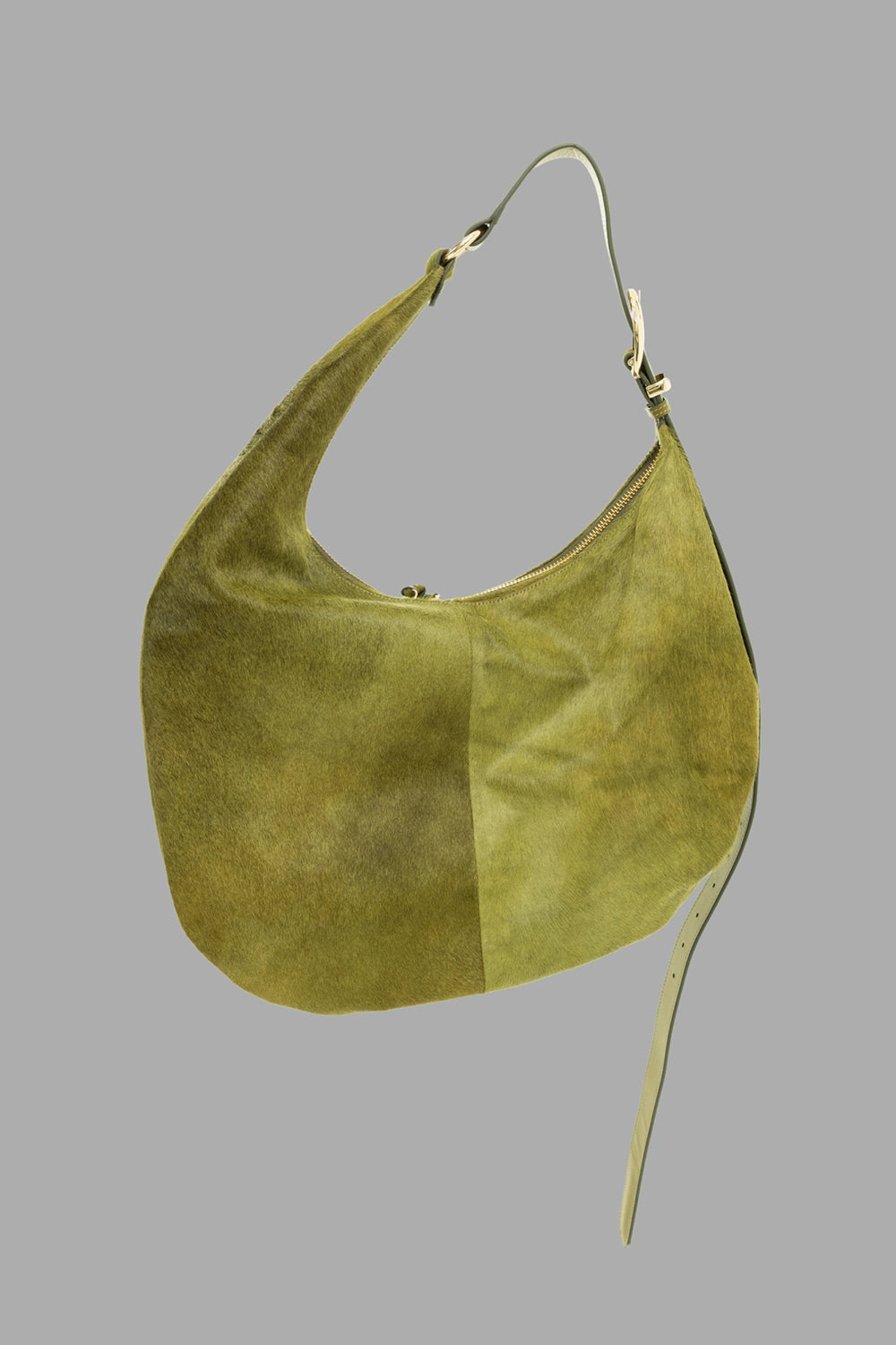 Des Phemmes women large hobo bag in Olive, 3/4 view, top zip and curved silhouette