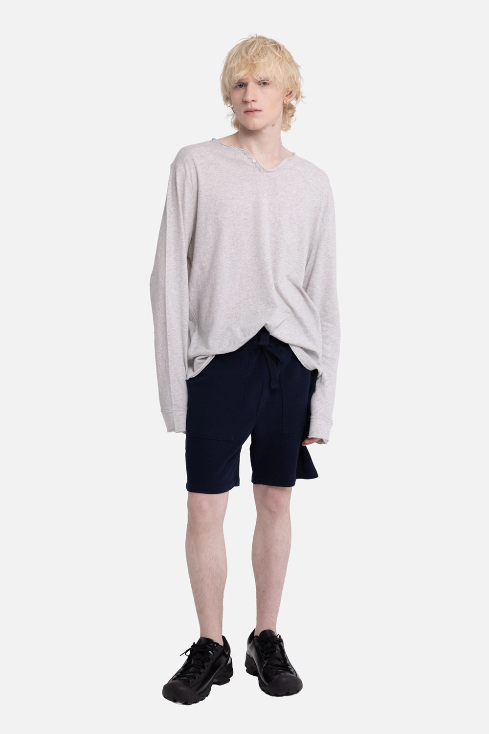 Zadig&Voltaire men's Henley T-shirt in light heather grey, on-model full-length with relaxed drape and button neck