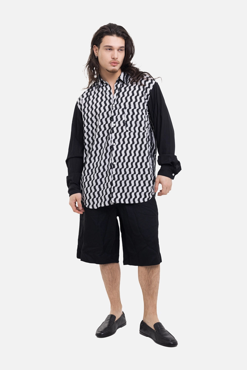Comme des Garçons Homme Plus men's shirt in white/black, on-model full-length view with wavy body print and black sleeves